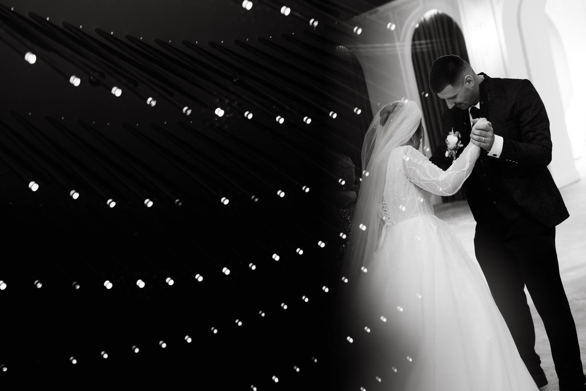 Fotograf profesionist de nuntă. Cu o abordare creativă și tehnici unice, spunem povestea voastră prin imagini pline de iubire și naturalețe. Descoperă arta fotografiei de nuntă . Fotograf Iasi, fotograf de nunta Suceava. Fotografii de nuntă. Pachet fotografii de nuntă. Fotograf Iasi, fotograf Suceava, fotograf Botosani, fotograf Romania. Servicii foto nuntă. Servicii foto-video.