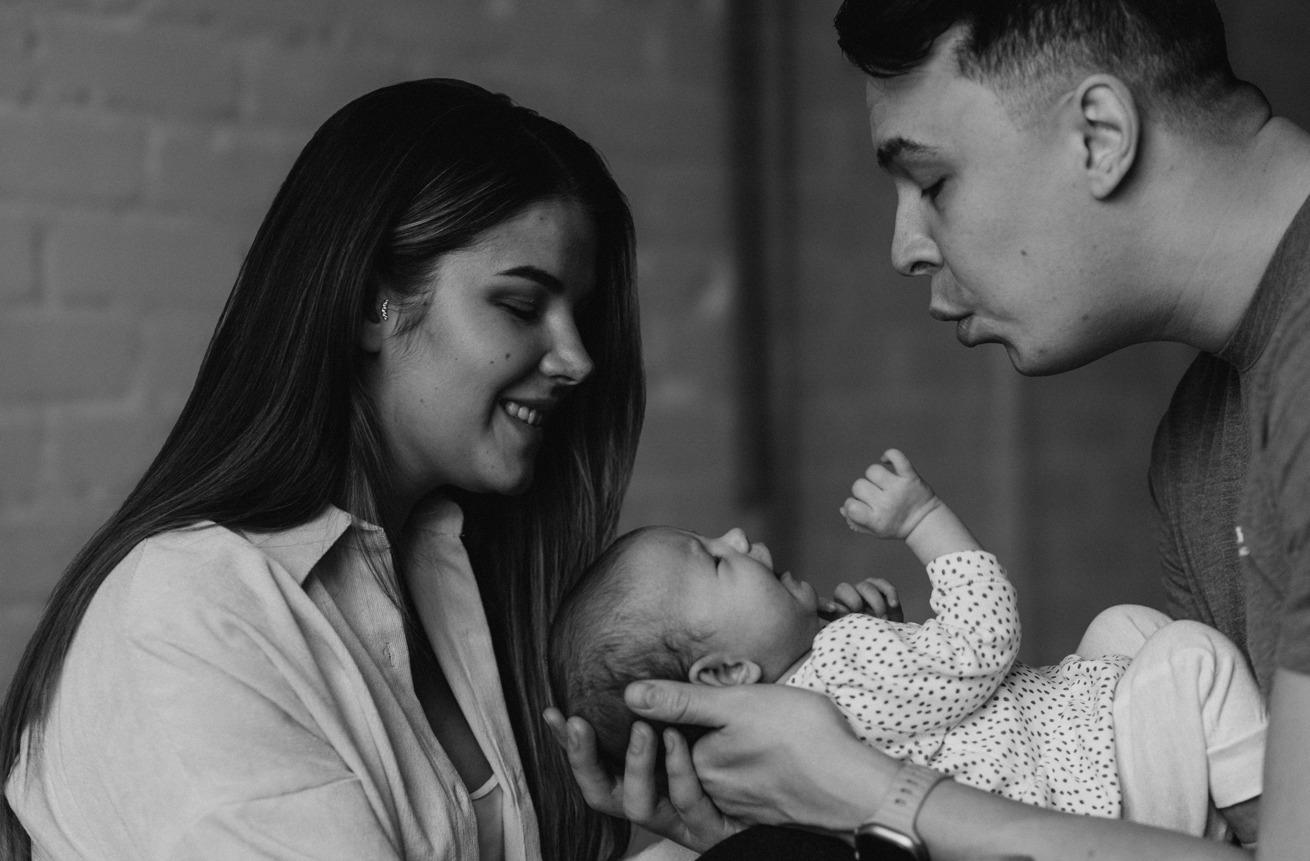 Family, bnw, photoshoot. Wedding and portrait photographer in Helsinki Vickan O