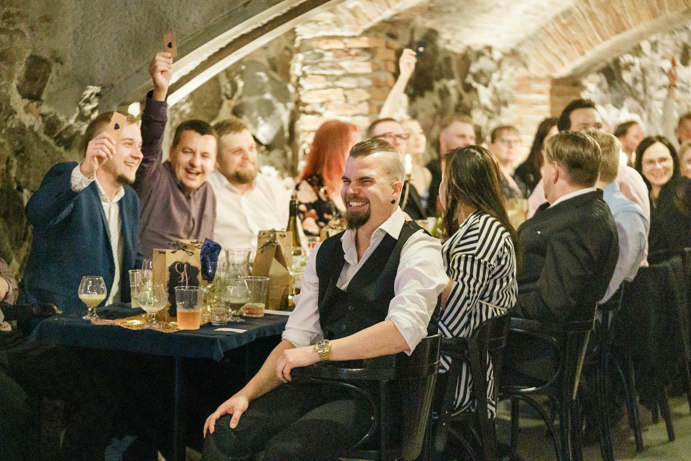 S&J, hääkuvaus Porvoon Tuomiokirkko ja Levinin kellari