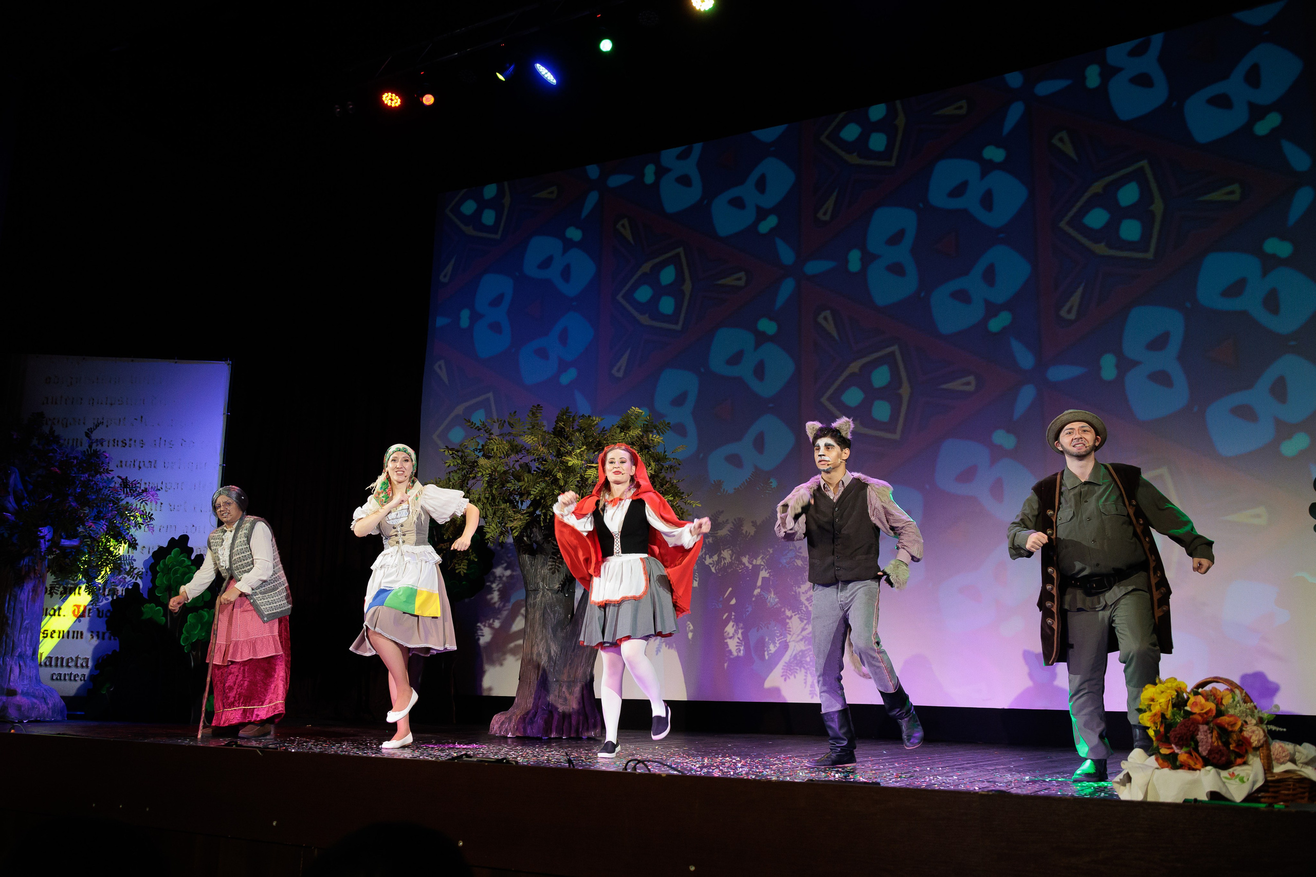 Povestea Scufita Rosie. Clounella. ✔️ Servicii foto si video in Chisinau Moldova - Cinematic.md