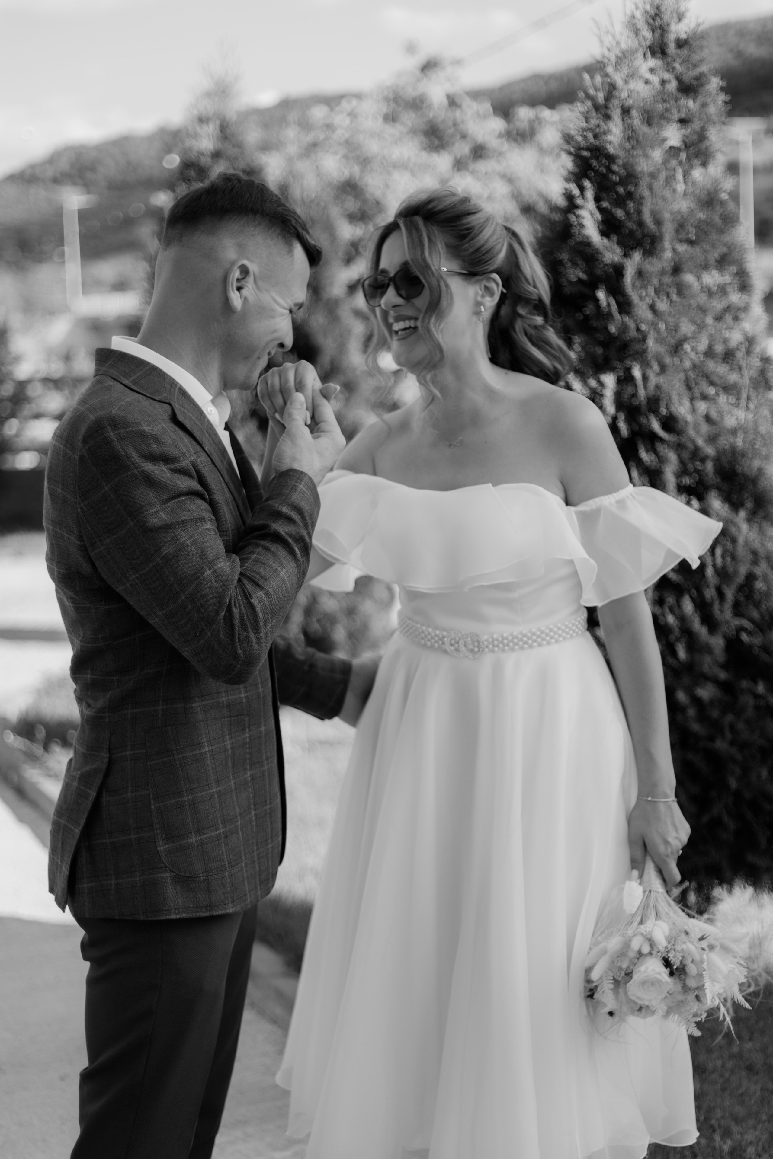 Oana & Vasile. Fotograf si videograf — evenimente si studio