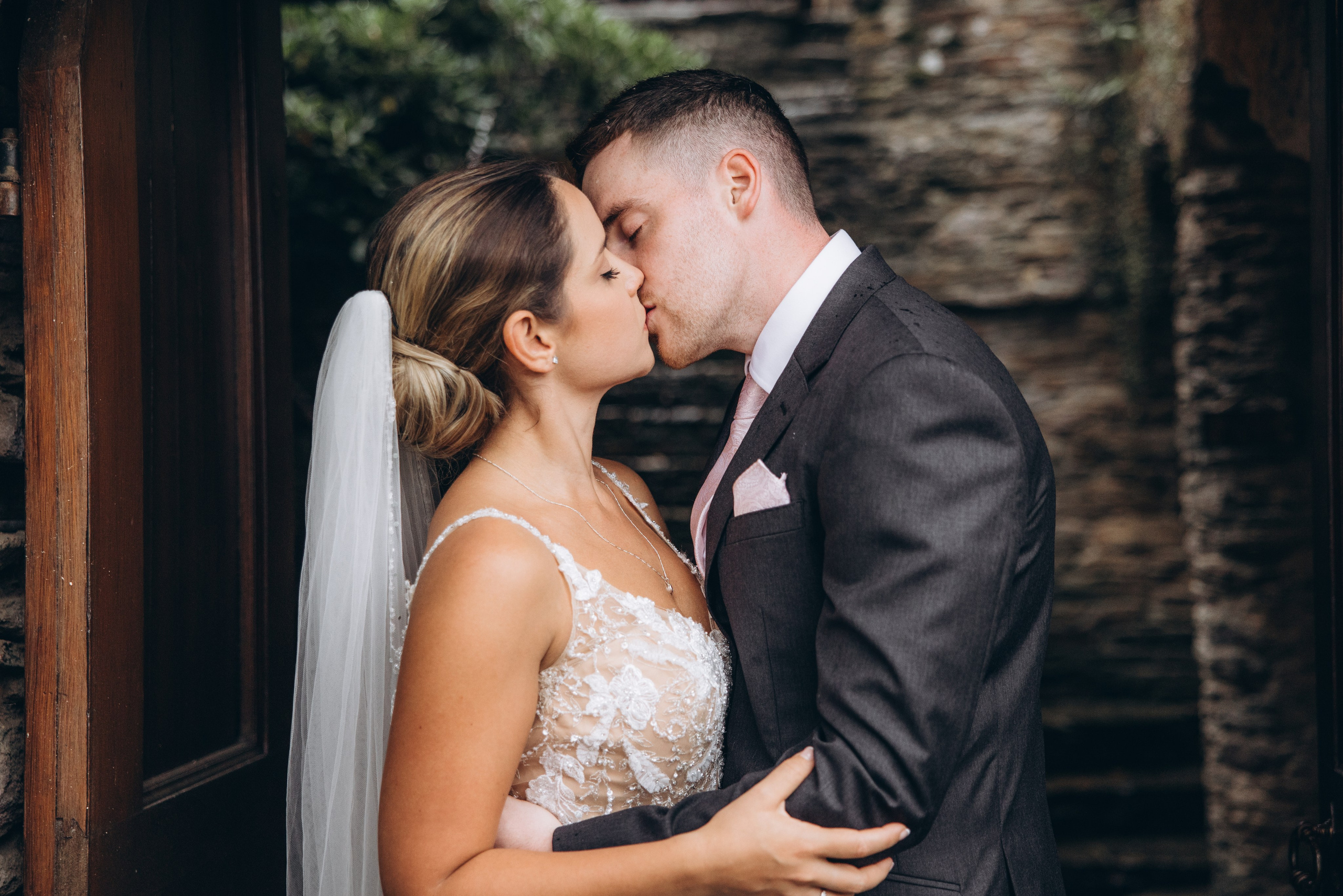 Chloé & Tom. Eugenie Smirnova — wedding, corporate and lifestyle photographer in Toulouse and Southwest France