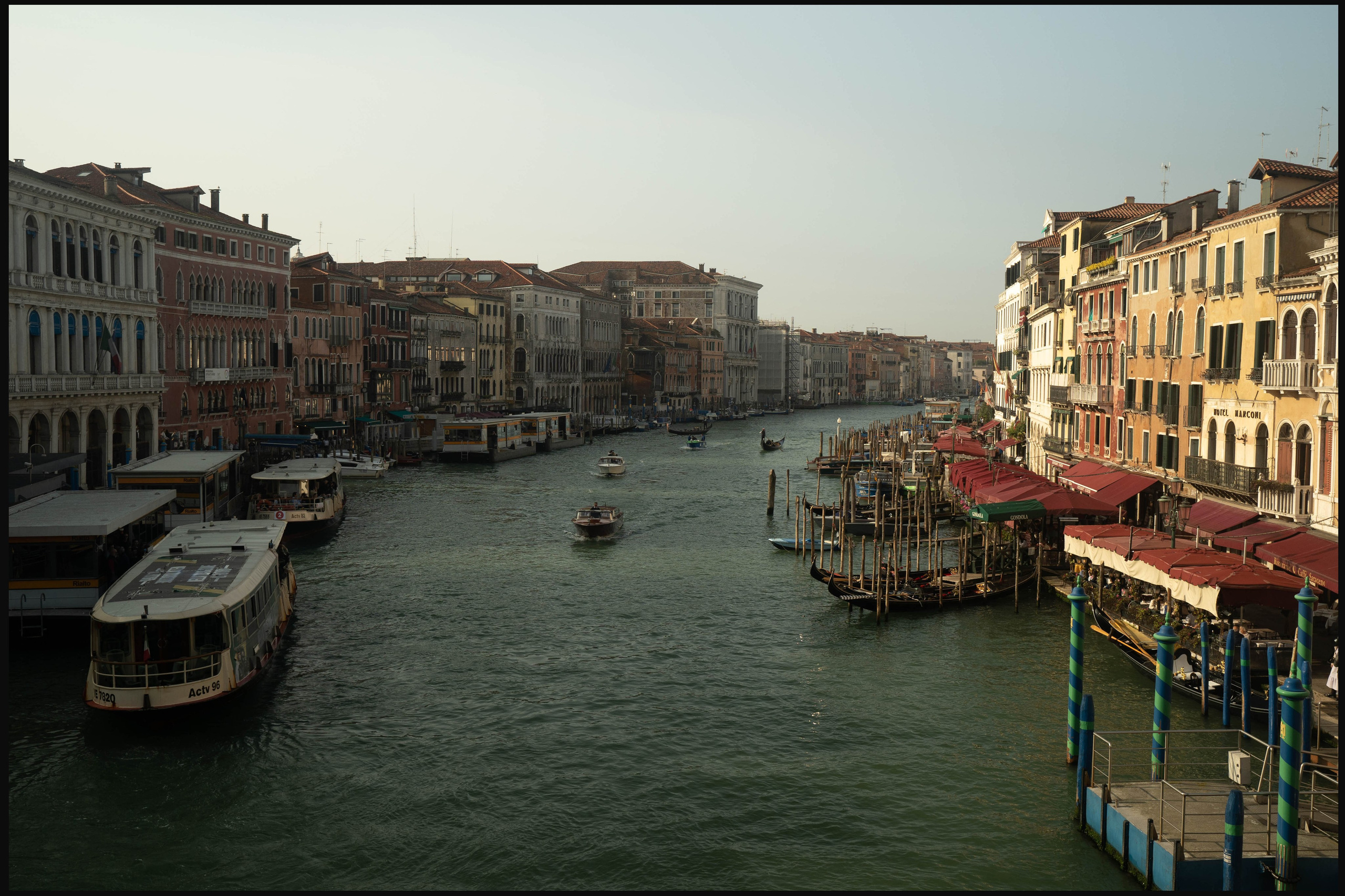 Benetki 2024. Fotografinja in videografinja Mariia Bortiakova iz Slovenije: fotografiranje dogodkov, portretov in snemanje videov po vsej Sloveniji