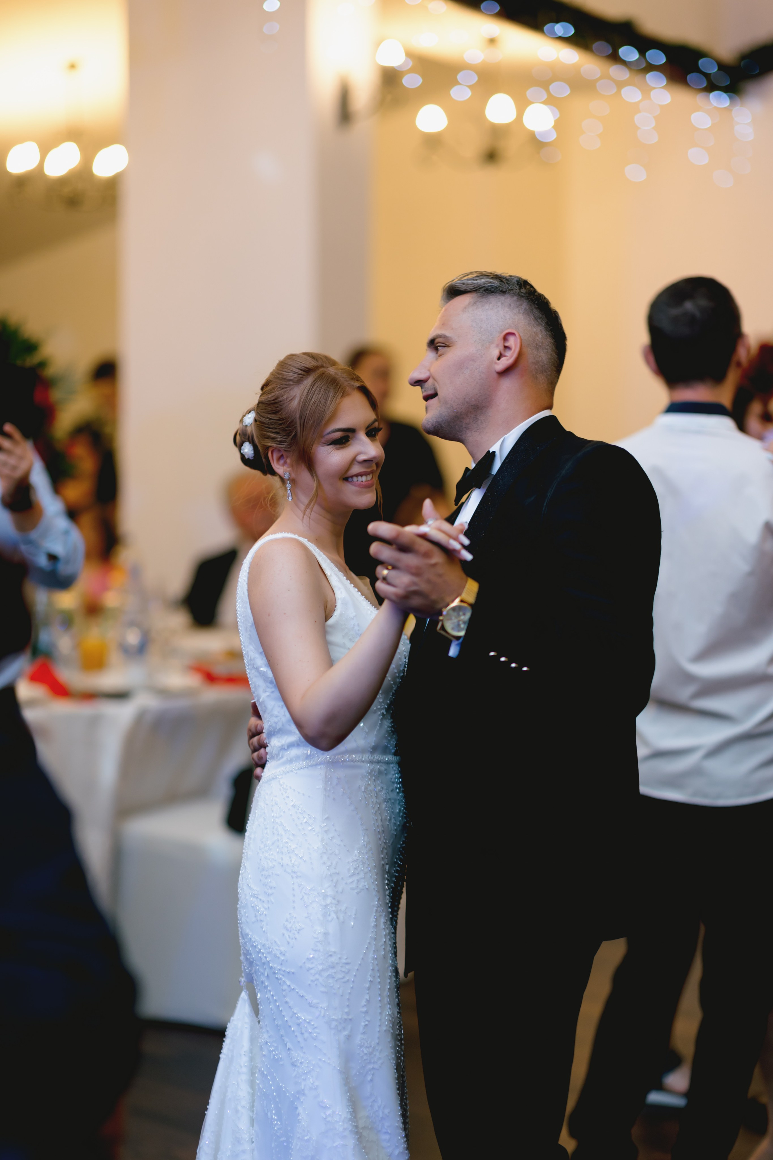 Kristine & Razvan - Rasnov. MDimaFotoStudio. Fotograf de nuntă, evenimente private și de familie