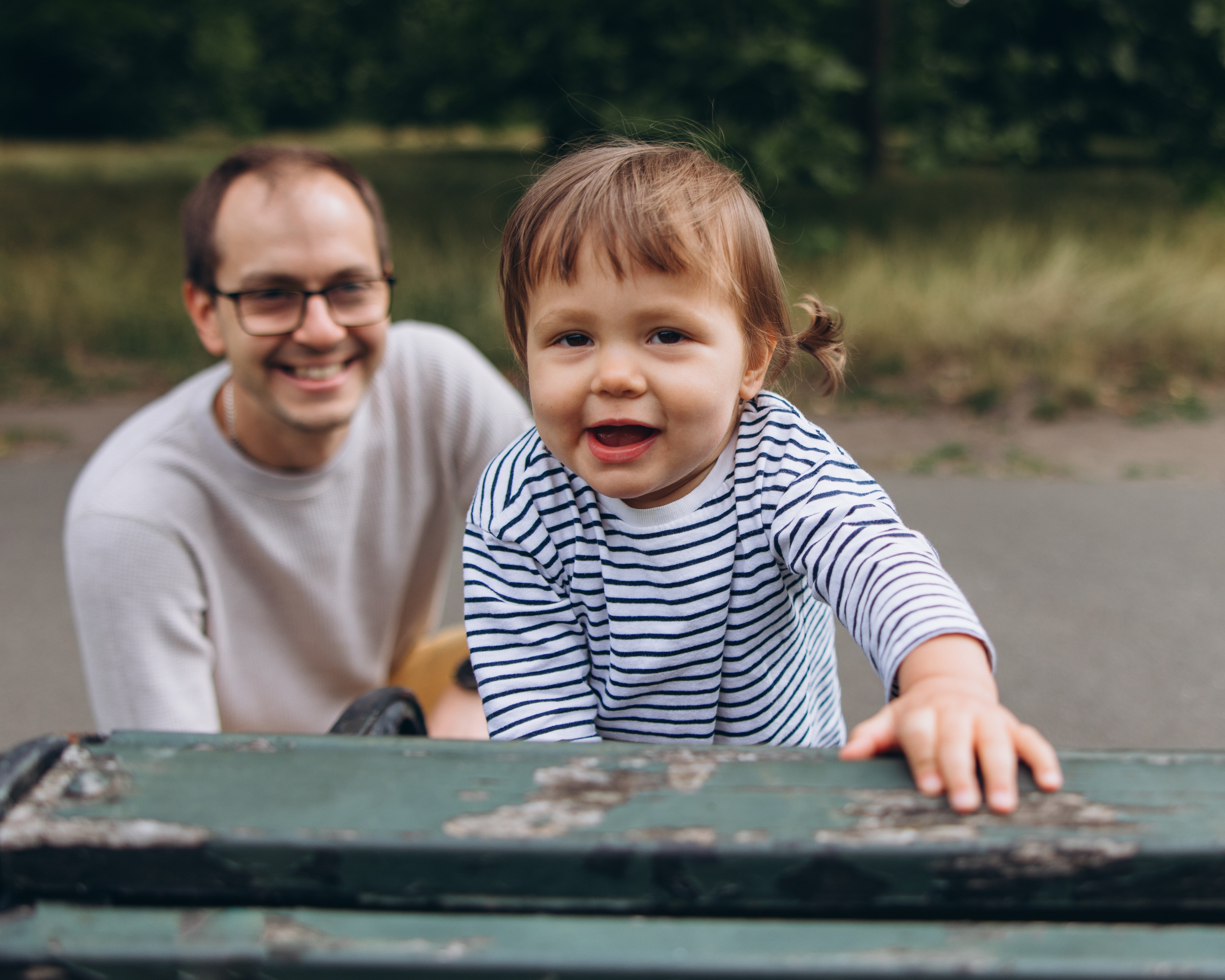 Milena with parents (Greenwich Park). Anastasia Klink, Photographer in London