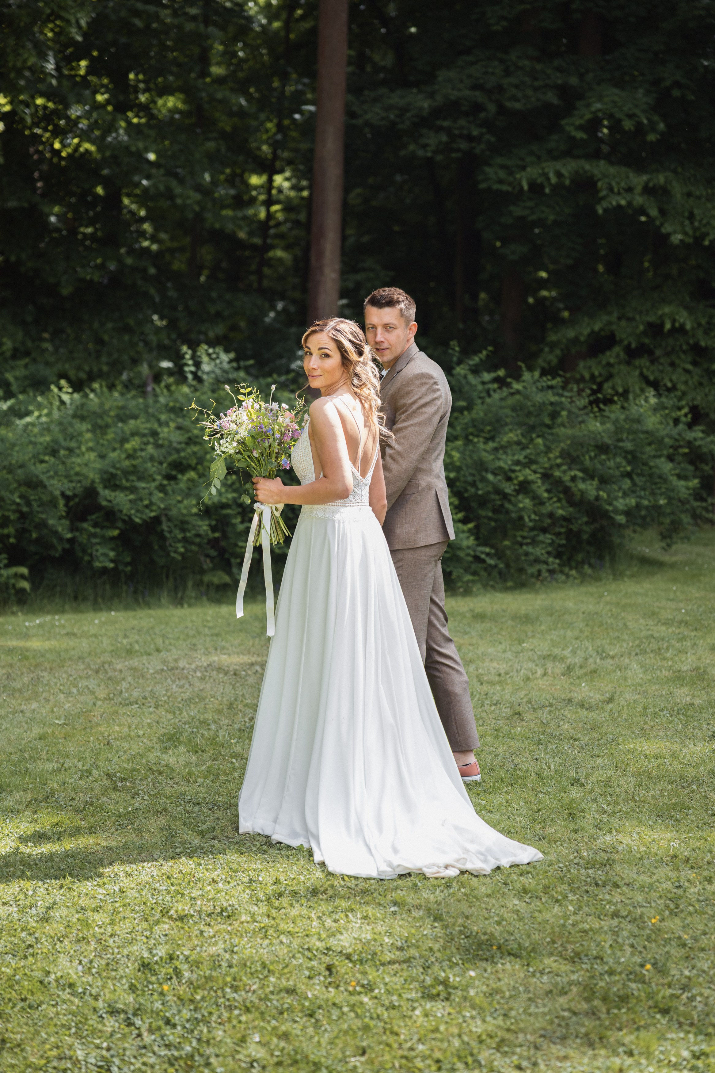 Bride and Groom Photoshoot. Lifestyle and Family Photographer in Pisek Oxana Telupilova