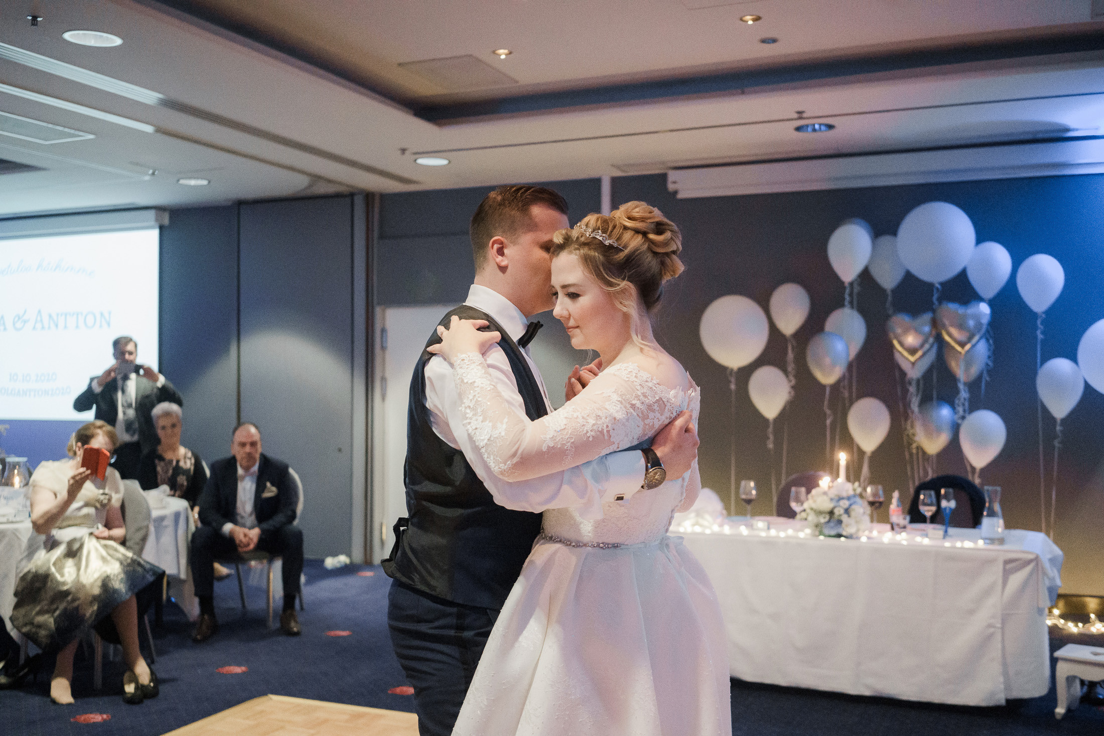 O&A, hääkuvaaja Helsinki, Johanneksen kirkko ja Radisson Blu Royal