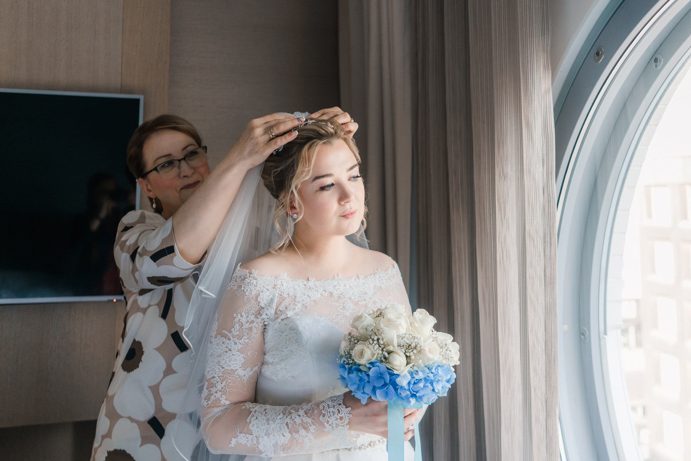 O&A, hääkuvaaja Helsinki, Johanneksen kirkko ja Radisson Blu Royal