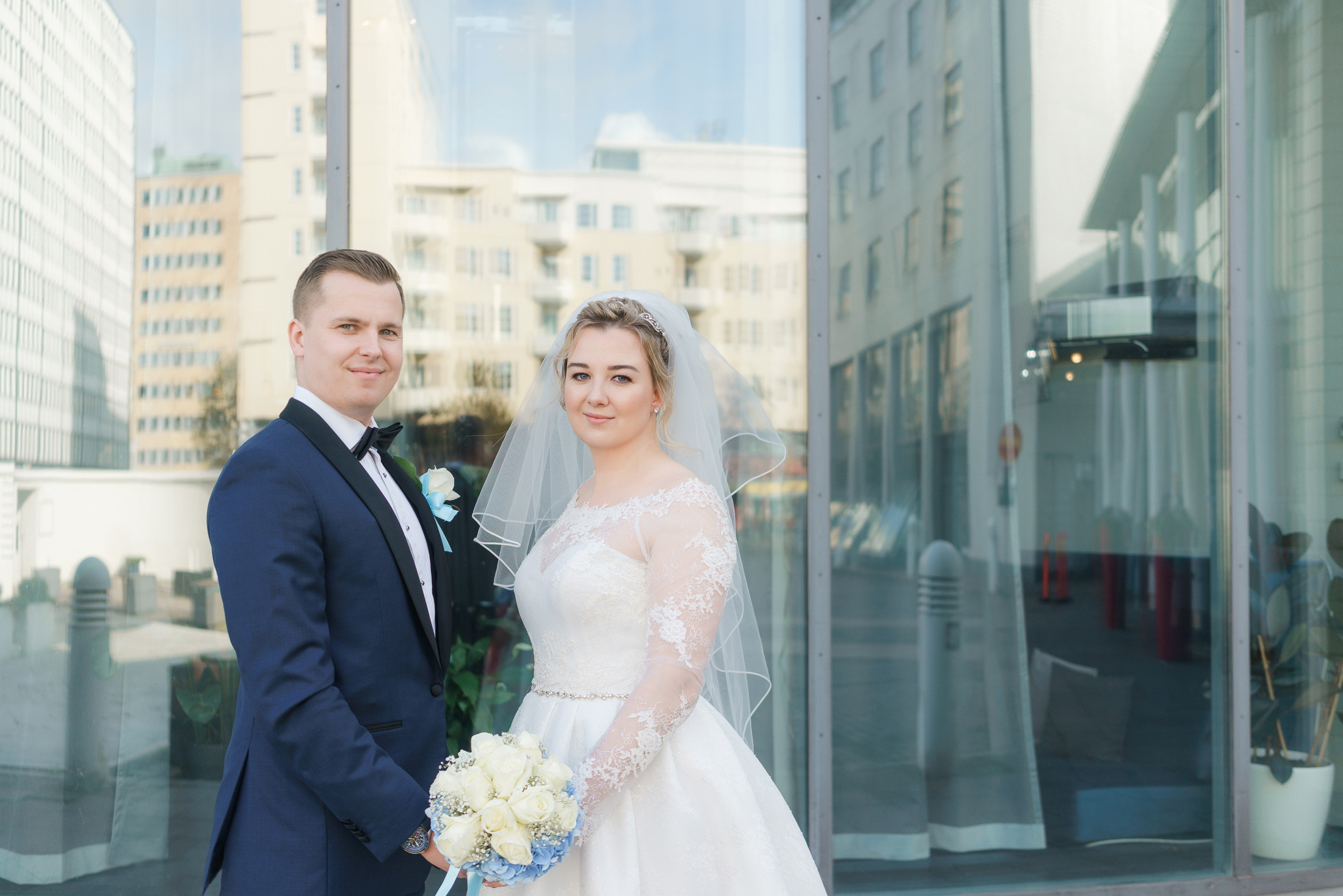 O&A, hääkuvaaja Helsinki, Johanneksen kirkko ja Radisson Blu Royal