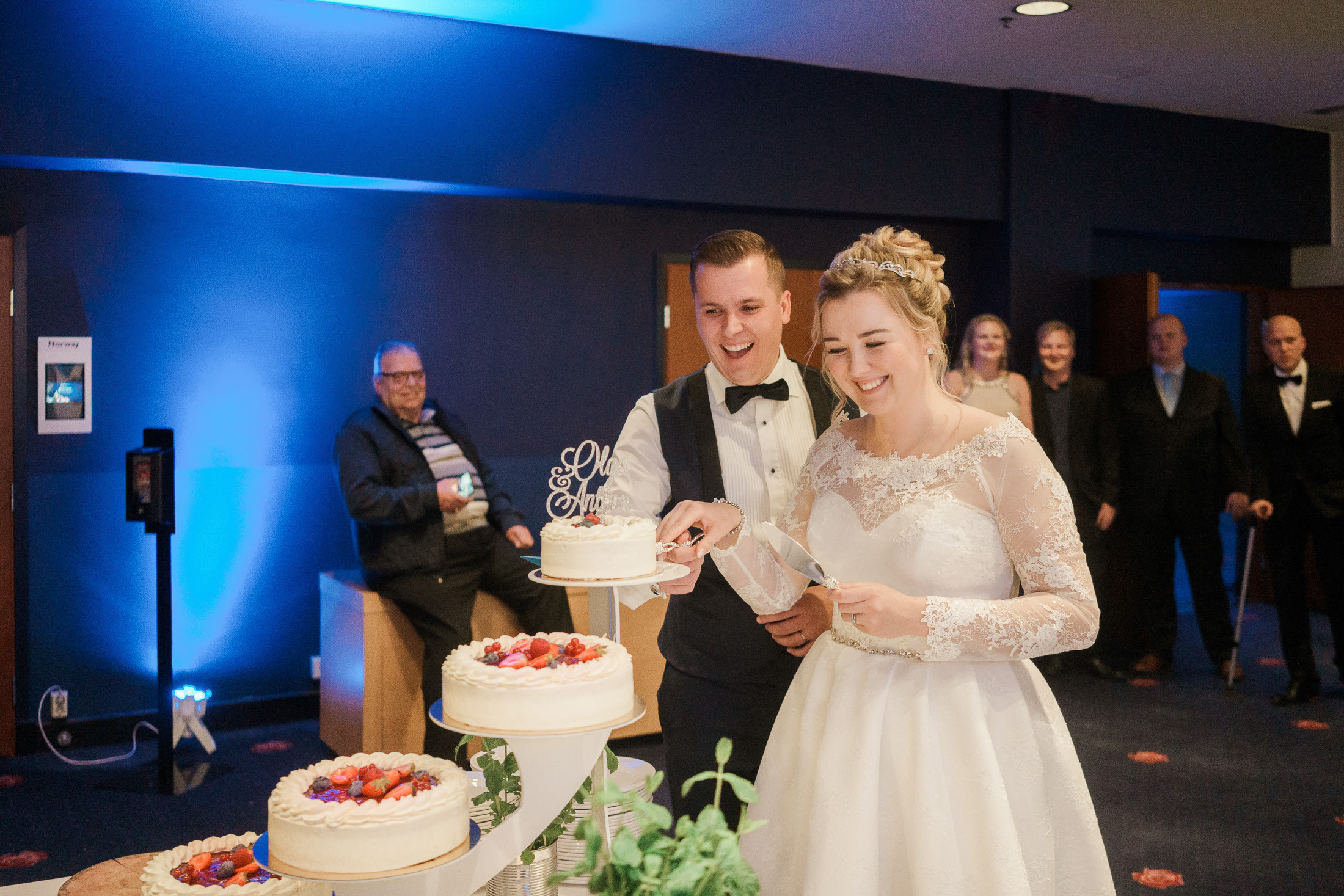 O&A, hääkuvaaja Helsinki, Johanneksen kirkko ja Radisson Blu Royal