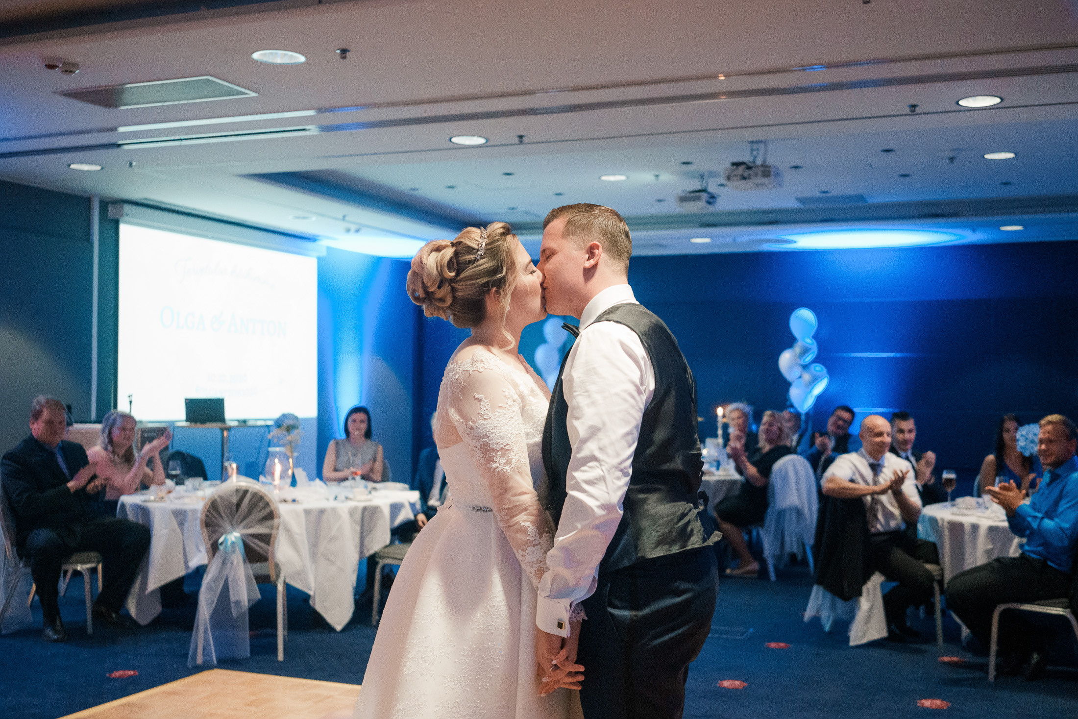 O&A, hääkuvaaja Helsinki, Johanneksen kirkko ja Radisson Blu Royal