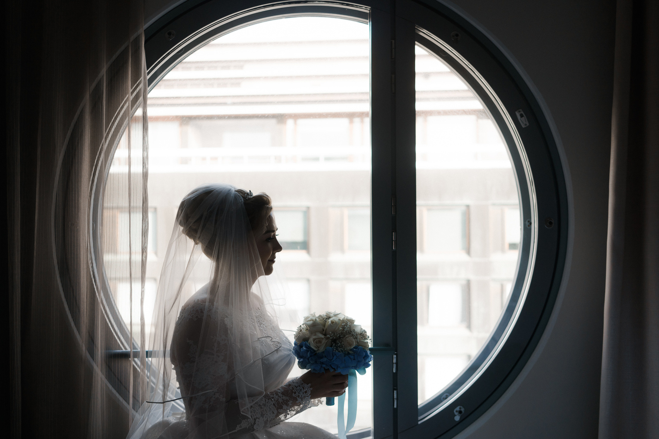 O&A, hääkuvaaja Helsinki, Johanneksen kirkko ja Radisson Blu Royal