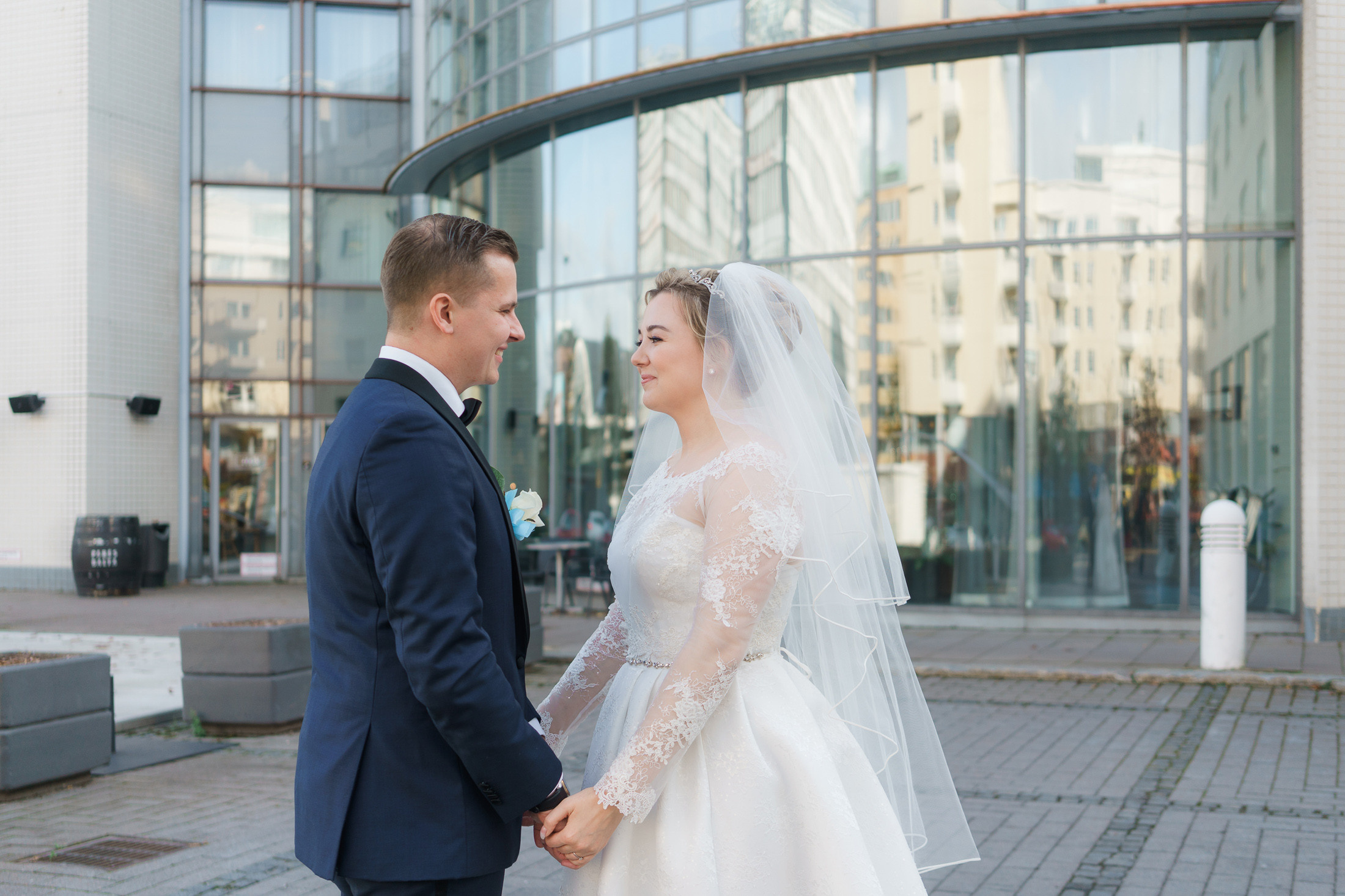 O&A, hääkuvaaja Helsinki, Johanneksen kirkko ja Radisson Blu Royal