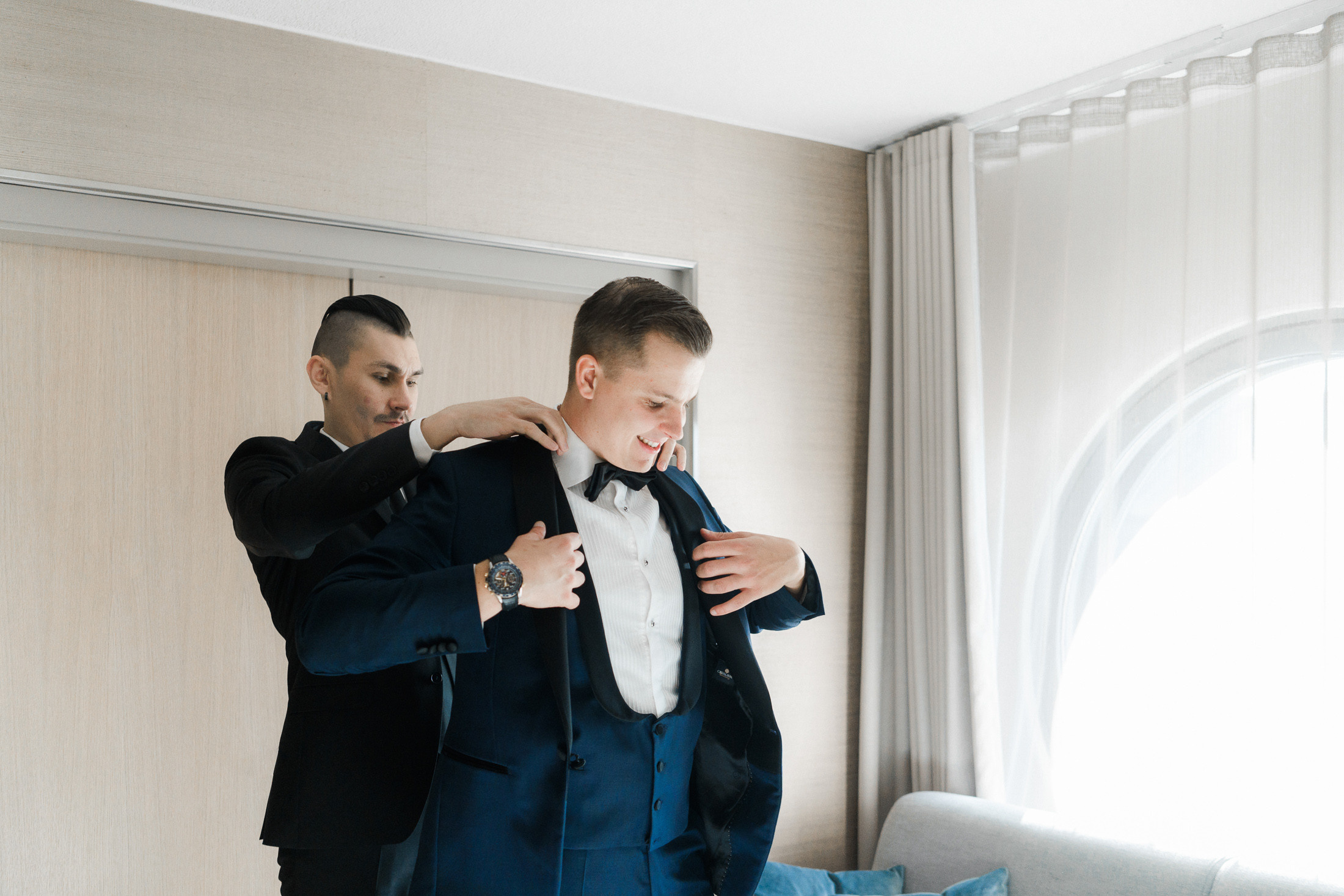 O&A, hääkuvaaja Helsinki, Johanneksen kirkko ja Radisson Blu Royal