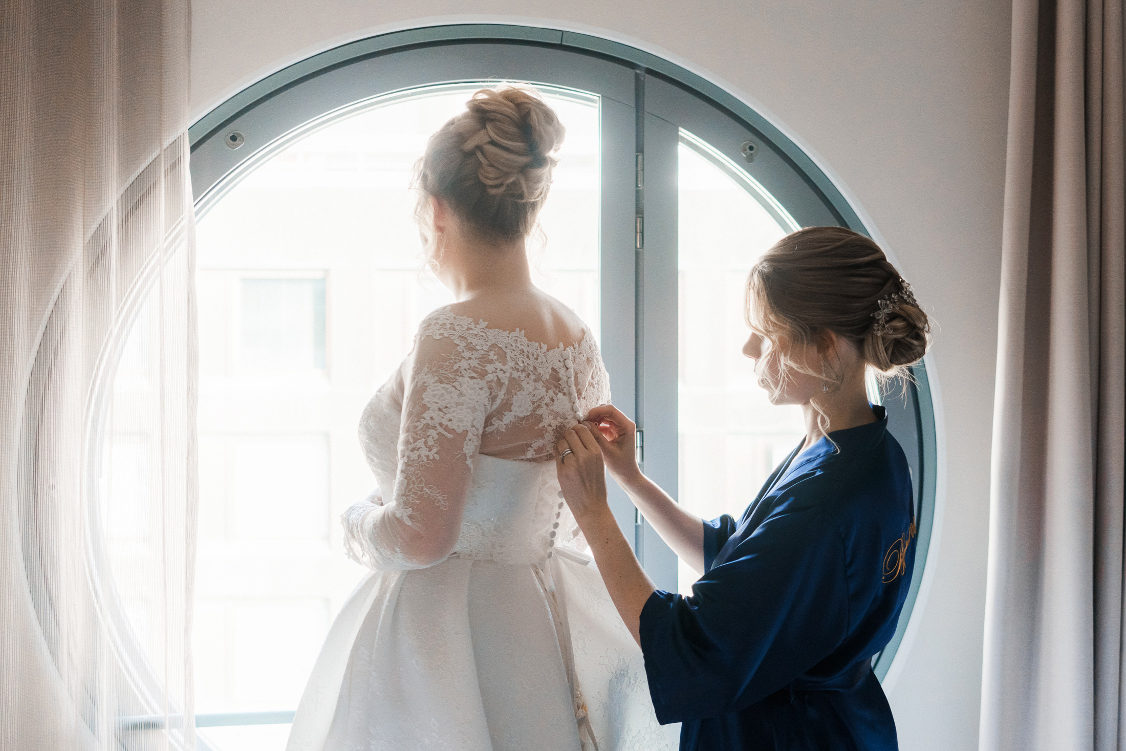 O&A, hääkuvaaja Helsinki, Johanneksen kirkko ja Radisson Blu Royal