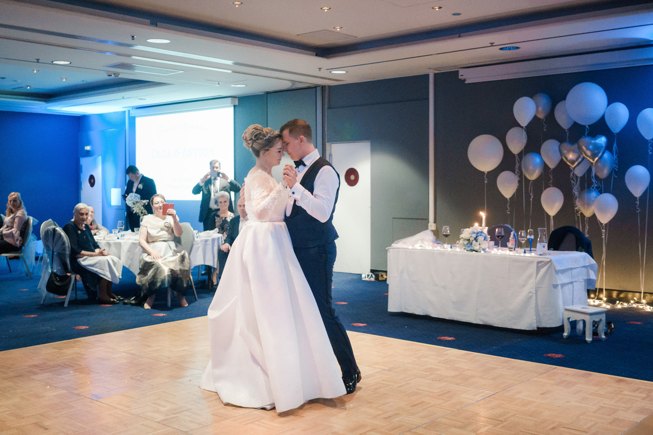 O&A, hääkuvaaja Helsinki, Johanneksen kirkko ja Radisson Blu Royal