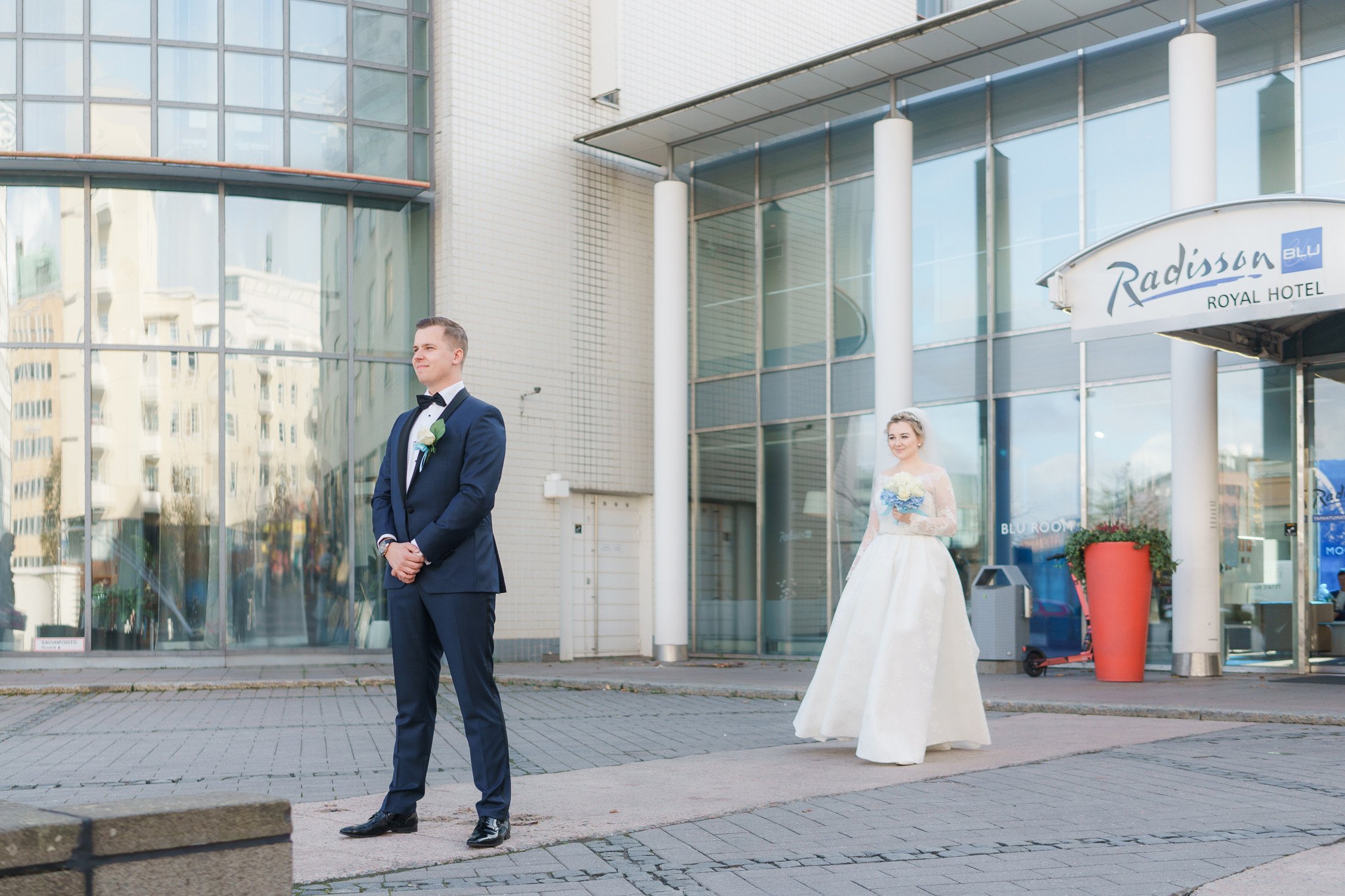 O&A, hääkuvaaja Helsinki, Johanneksen kirkko ja Radisson Blu Royal