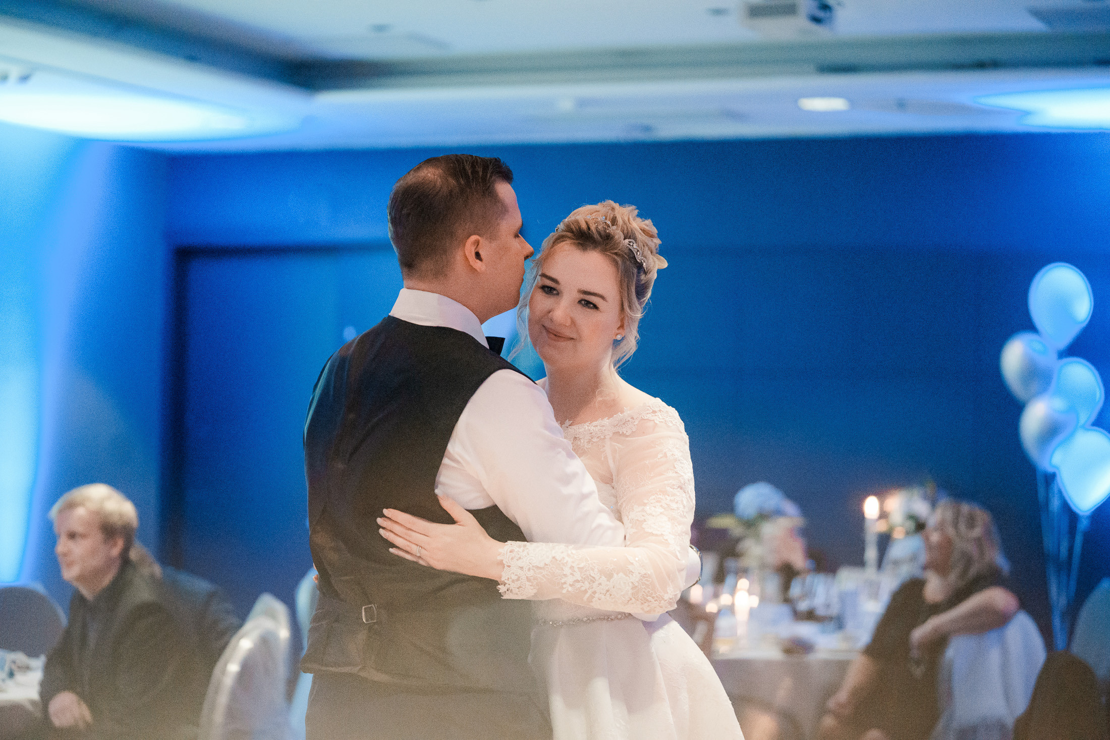 O&A, hääkuvaaja Helsinki, Johanneksen kirkko ja Radisson Blu Royal