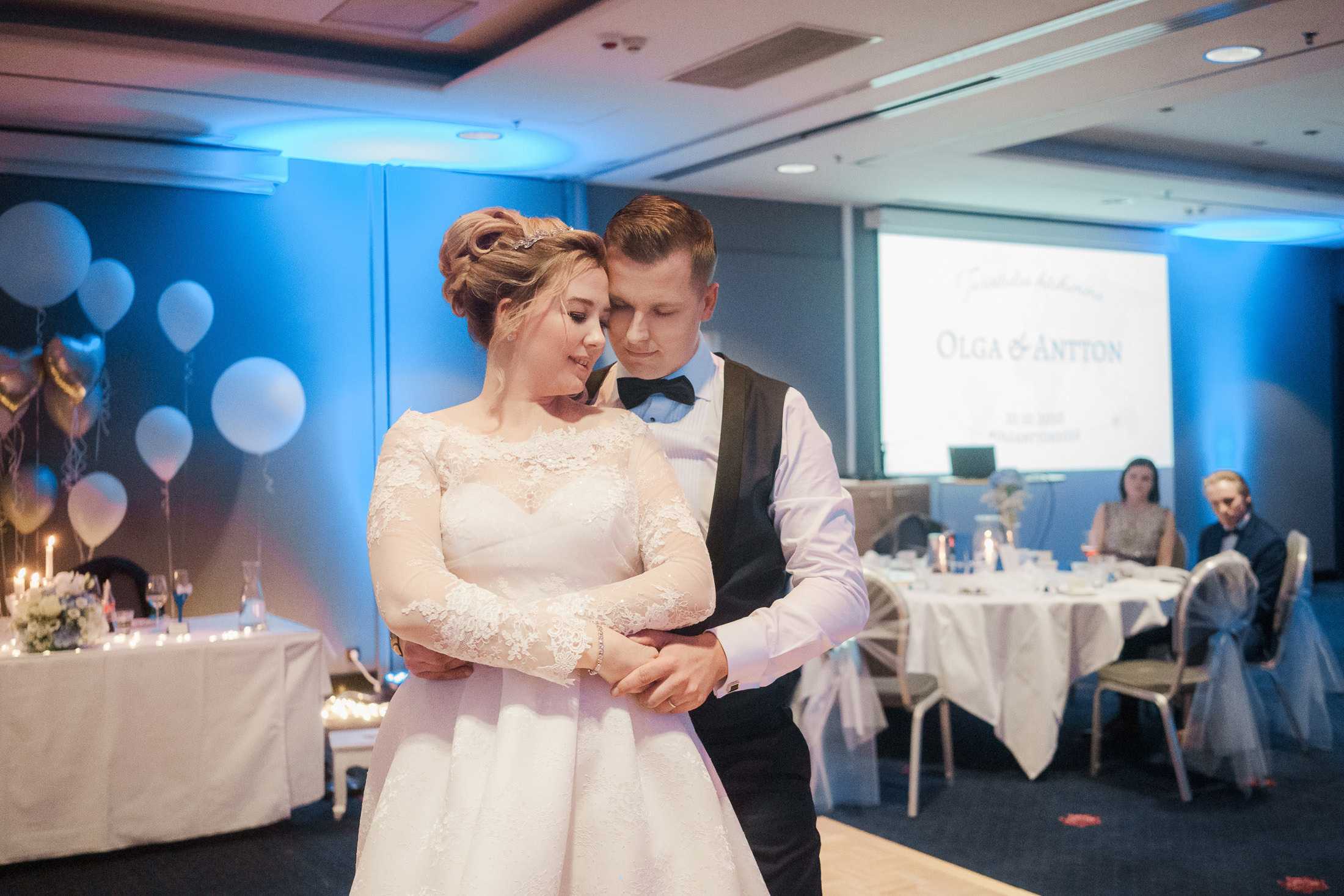 O&A, hääkuvaaja Helsinki, Johanneksen kirkko ja Radisson Blu Royal