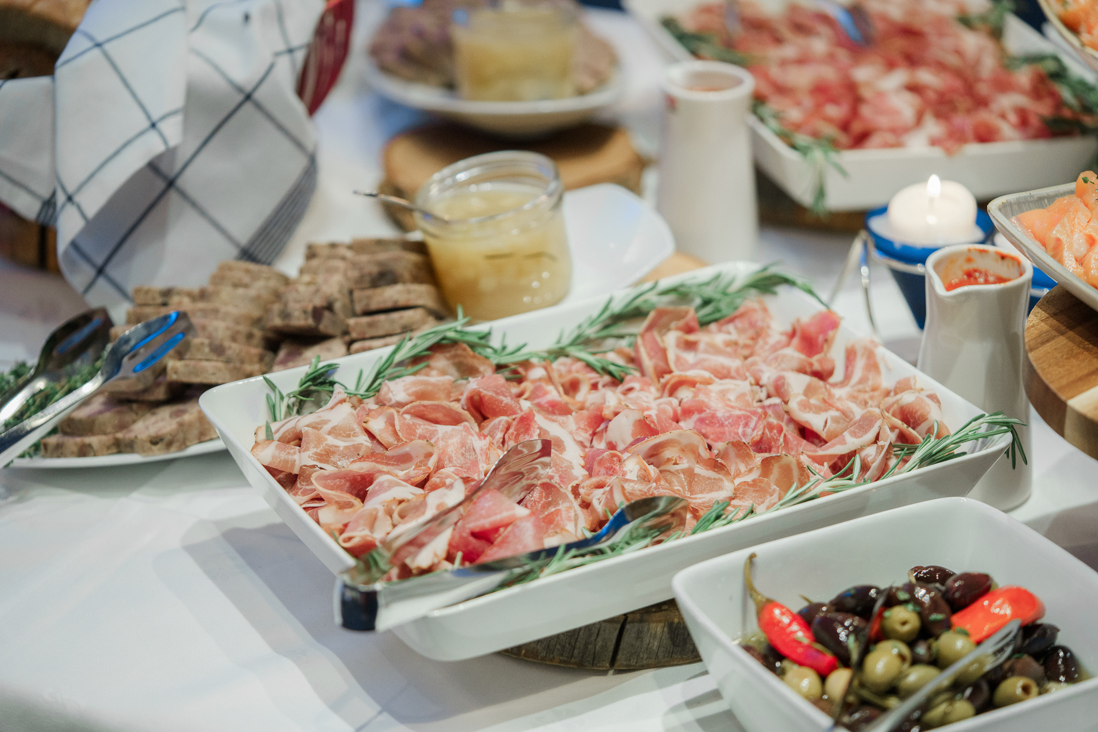 O&A, hääkuvaaja Helsinki, Johanneksen kirkko ja Radisson Blu Royal