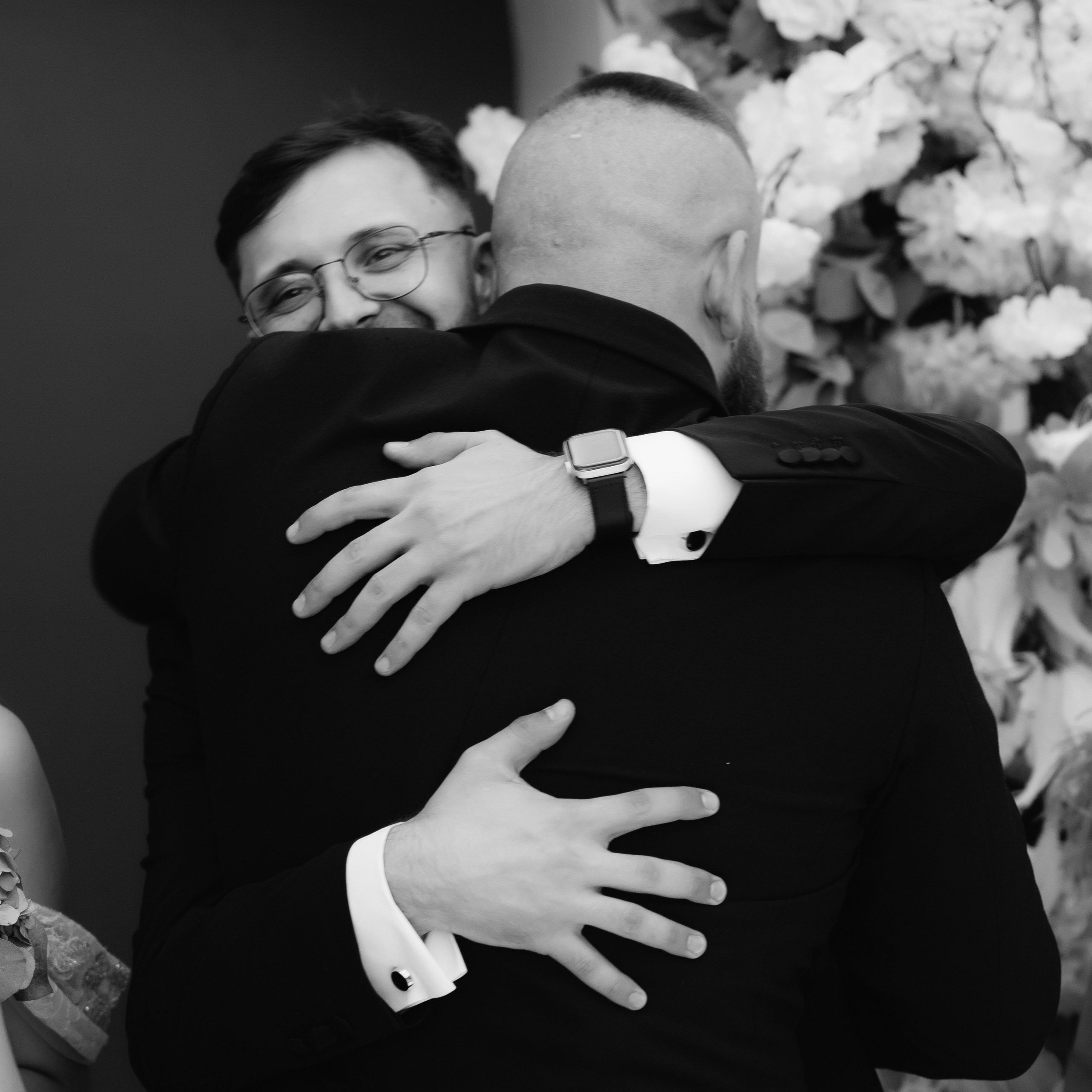 Atingerea e Dragoste. Servicii Foto Video în Chișinău și Europa ID-Brothers