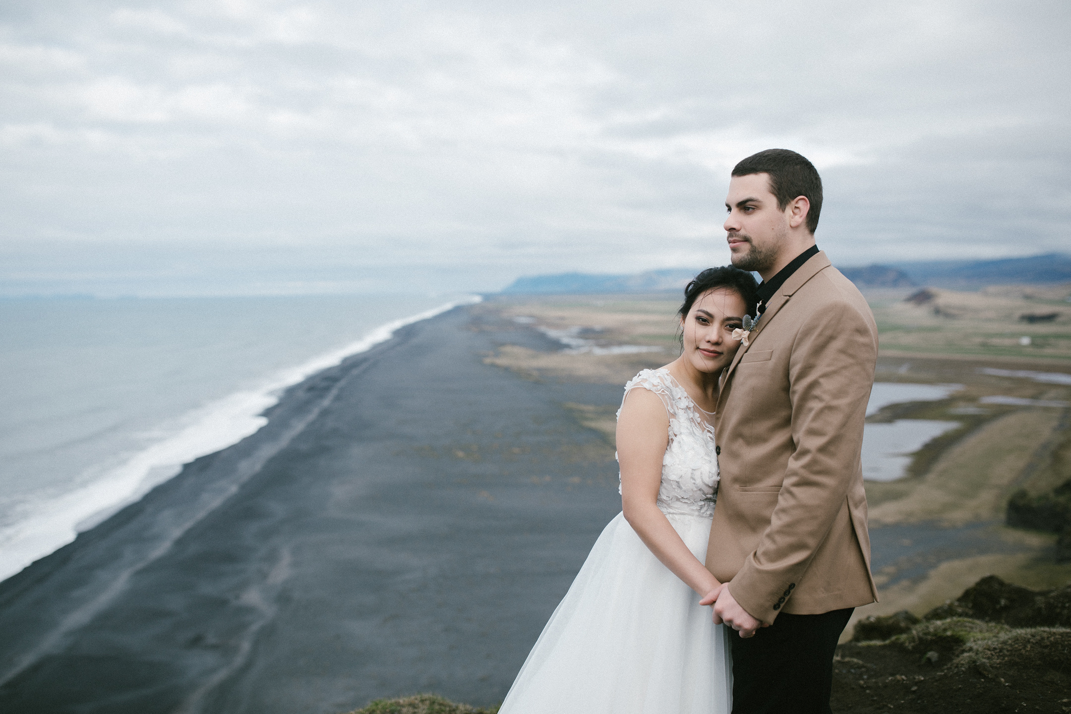 After Wedding Island | Vik, Schwarzer Strand & Skógafoss. Hochzeitsfotograf Bodensee & Allgäu | Liliana Berkut
