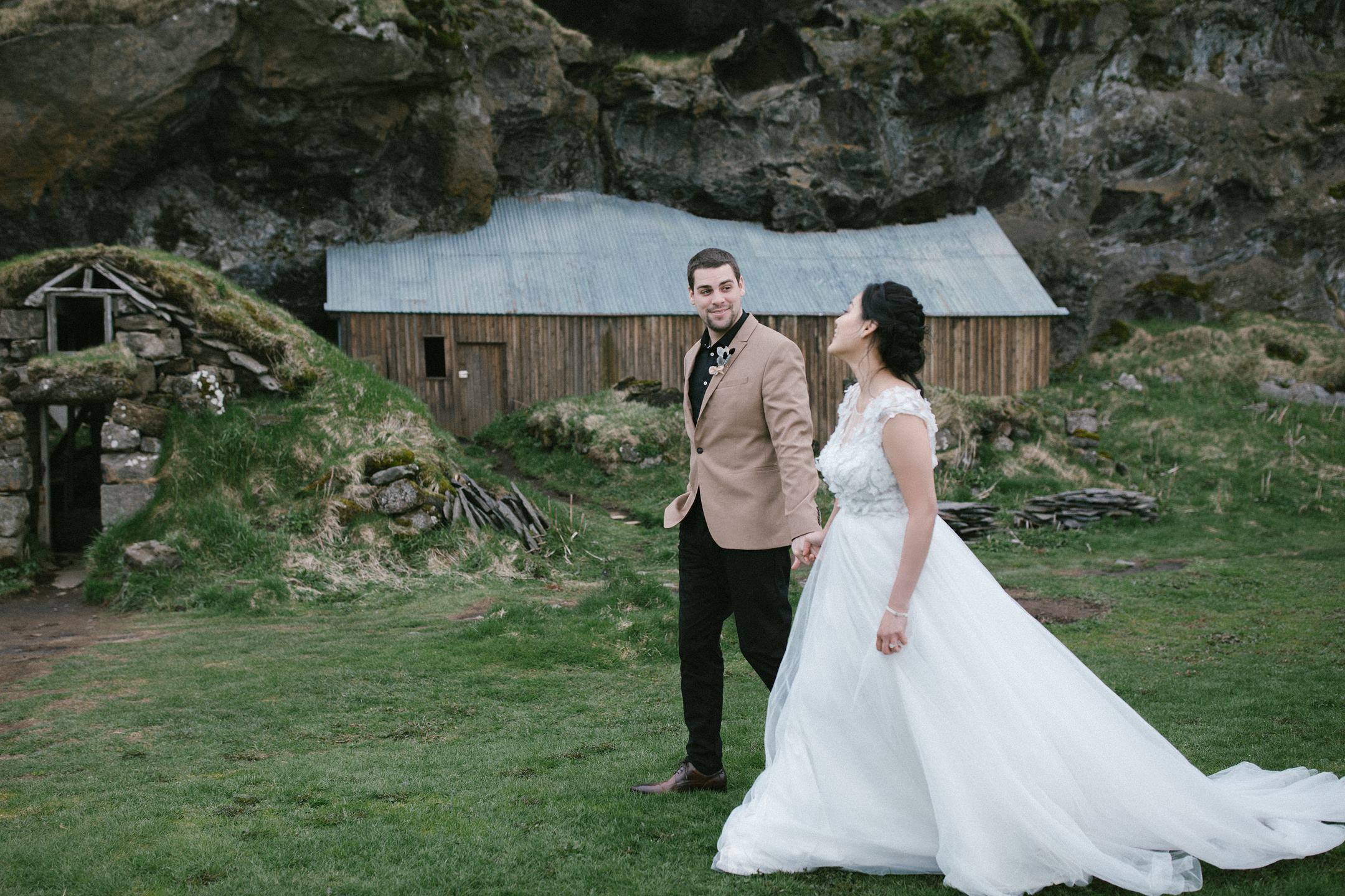 After Wedding Island | Vik, Schwarzer Strand & Skógafoss. Hochzeitsfotograf Bodensee & Allgäu | Liliana Berkut