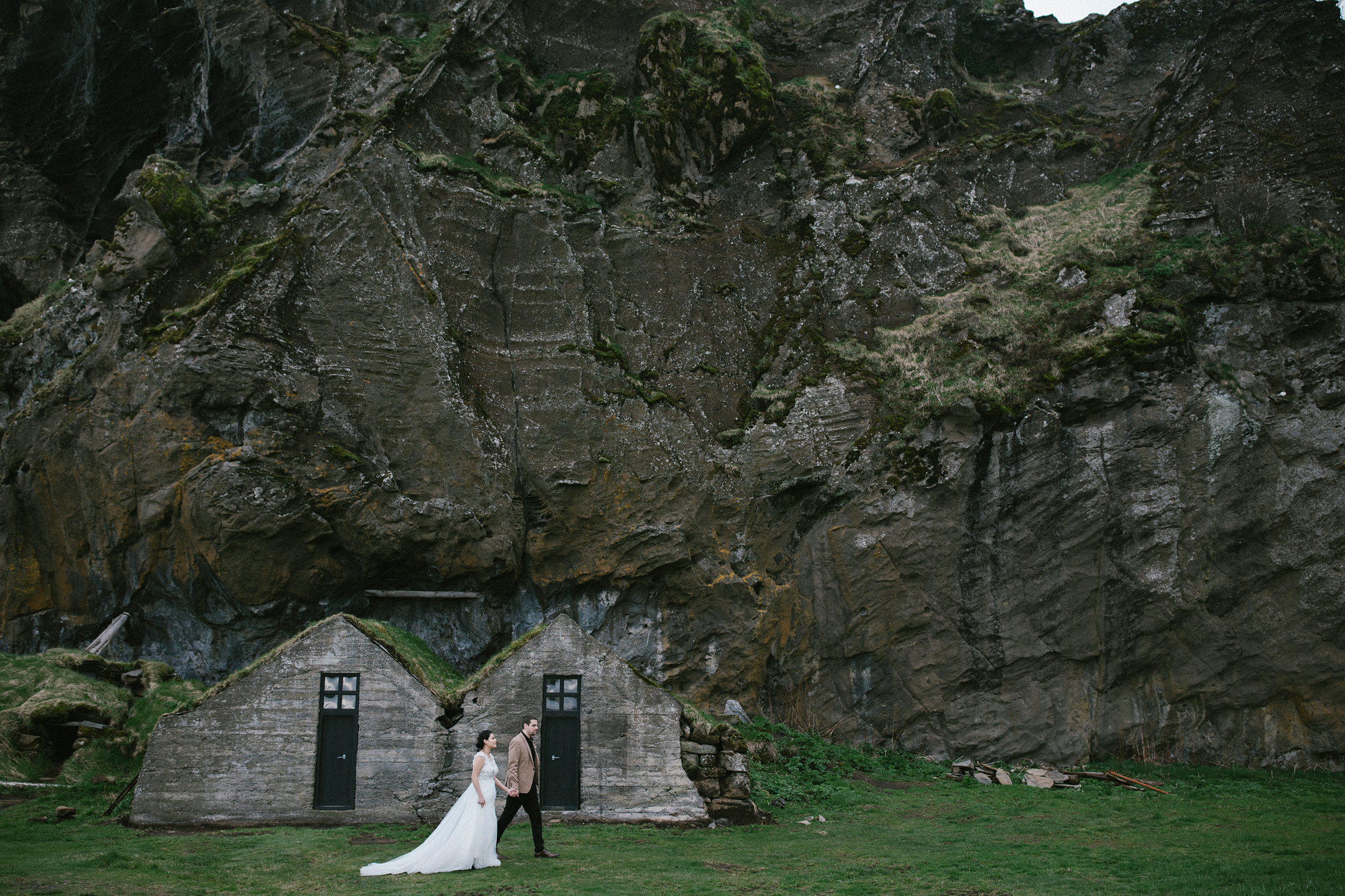 After Wedding Island | Vik, Schwarzer Strand & Skógafoss. Hochzeitsfotograf Bodensee & Allgäu | Liliana Berkut