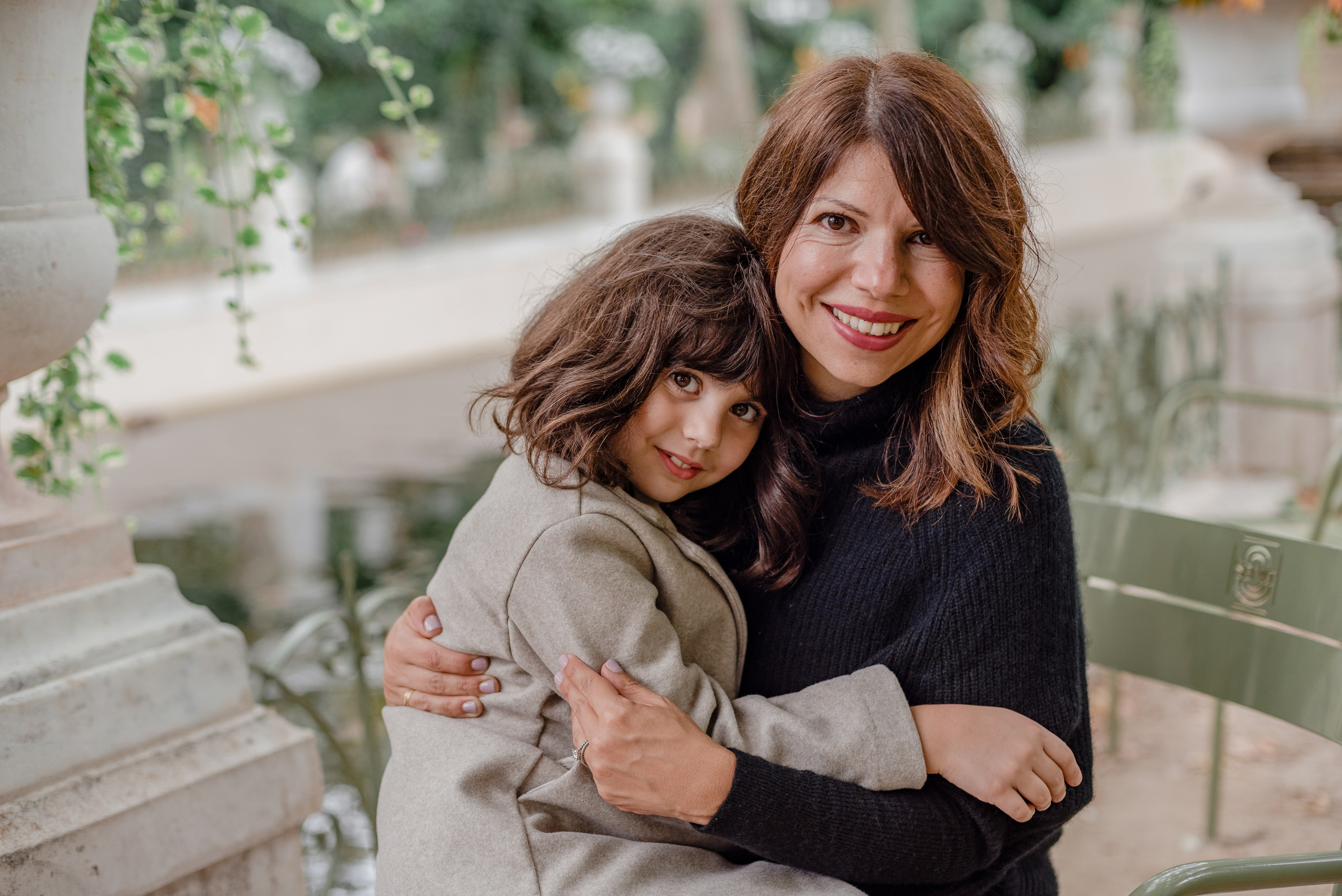 Family session in Luxembourg Gardens. Ksenia Marchand/ Lifestyle photographer in Paris