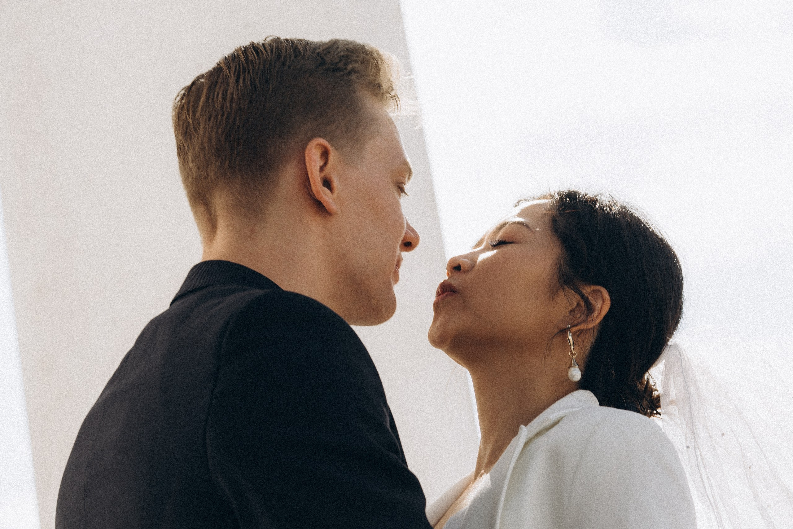 City wedding. Wedding and portrait photographer in Helsinki Vickan O