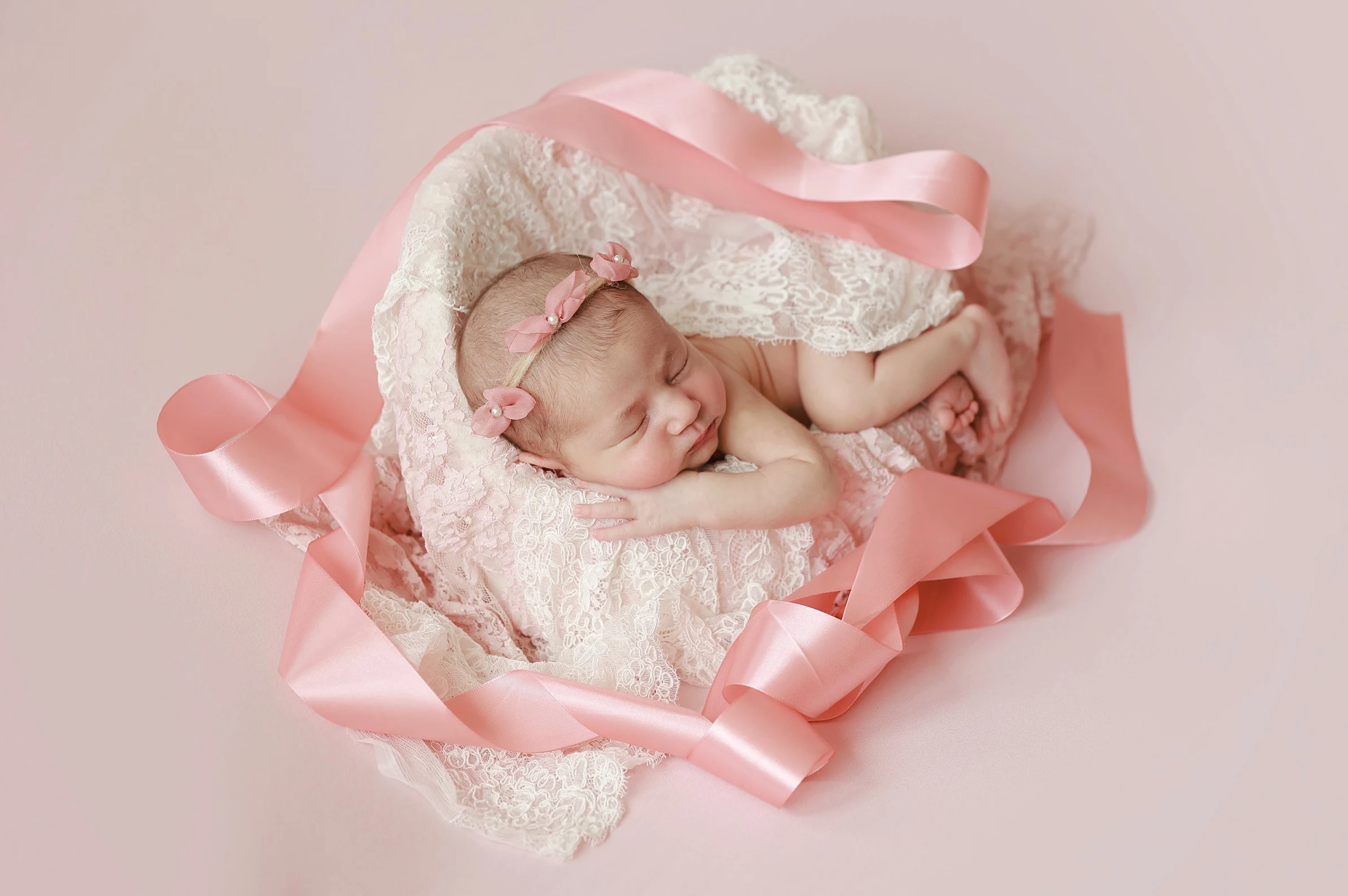 MATERNITY & NEWBORN professional Photography by Irene Chaikeen. Irene Chaikeen | Maternity and newborn photoshoot in Essex/London