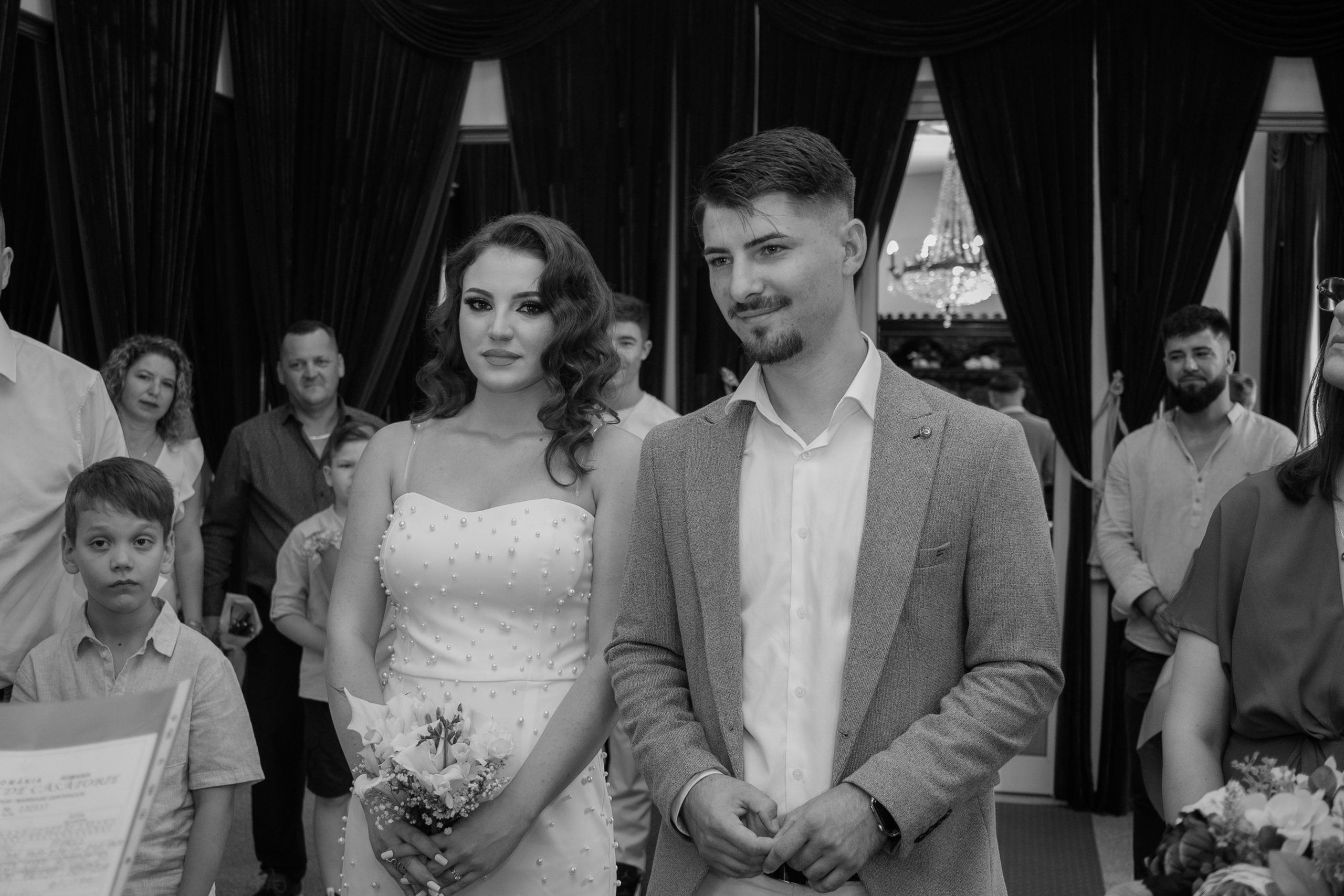 Ana & Mihai. Fotograf si videograf — evenimente si studio