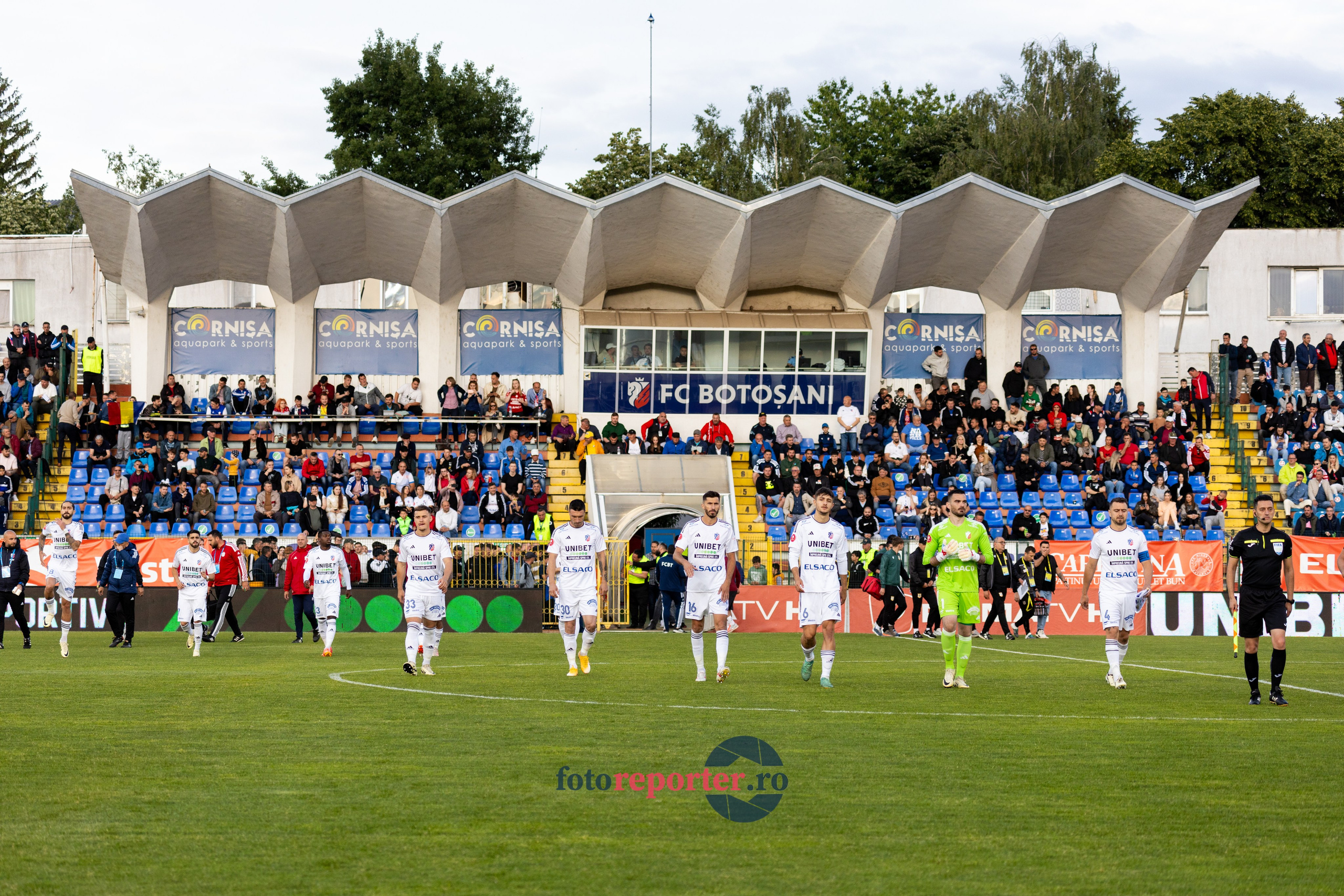 Galerie Foto: FC Botoșani vs. CS Mioveni - Pe 17 mai 2024, am fost martorii unei partide incredibile între FC Botoșani și CS Mioveni, în prima manșă a barajului pentru evitarea retrogradării. În fața unui stadion plin de emoție și speranță, echipa noastră a obținut o victorie importantă, cu un gol marcat de Aldair în minutul 93. 💪 *FC Botoșani 1-0 CS Mioveni*⚽️ Urmăriți momentele cheie ale meciului și bucuria suporterilor în această galerie foto! Pregătiți-vă pentru meciul de retur de pe 24 mai, când vom lupta din nou pentru a rămâne în prima ligă.#FCBotoșani #CSMioveni #BarajRetrogradare #ForzaBotoșani 