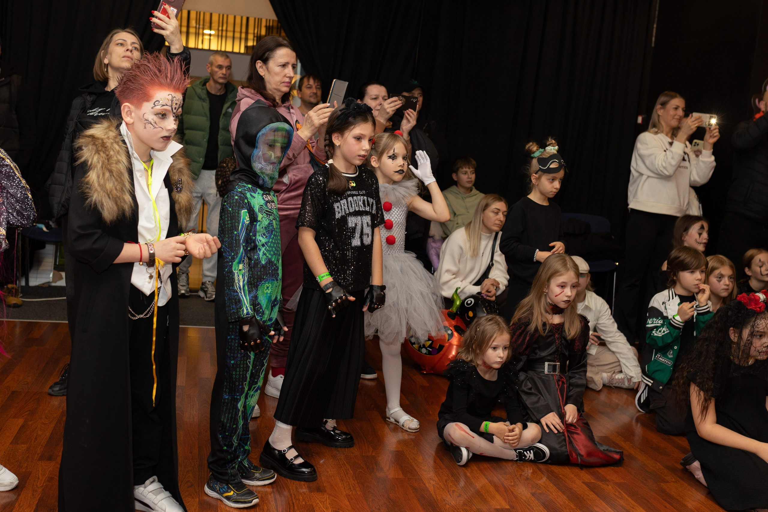 Leo dance studio Helloween 2025. Семейный и детский фотограф в Варшаве Мила Бобровская