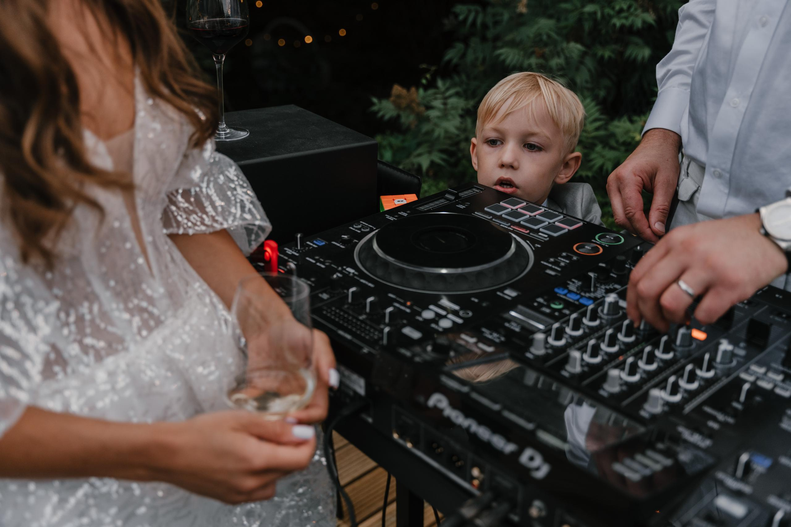 Intimate wedding day at Hertfordshire. London Wedding Photographer|Natasha Ferreira