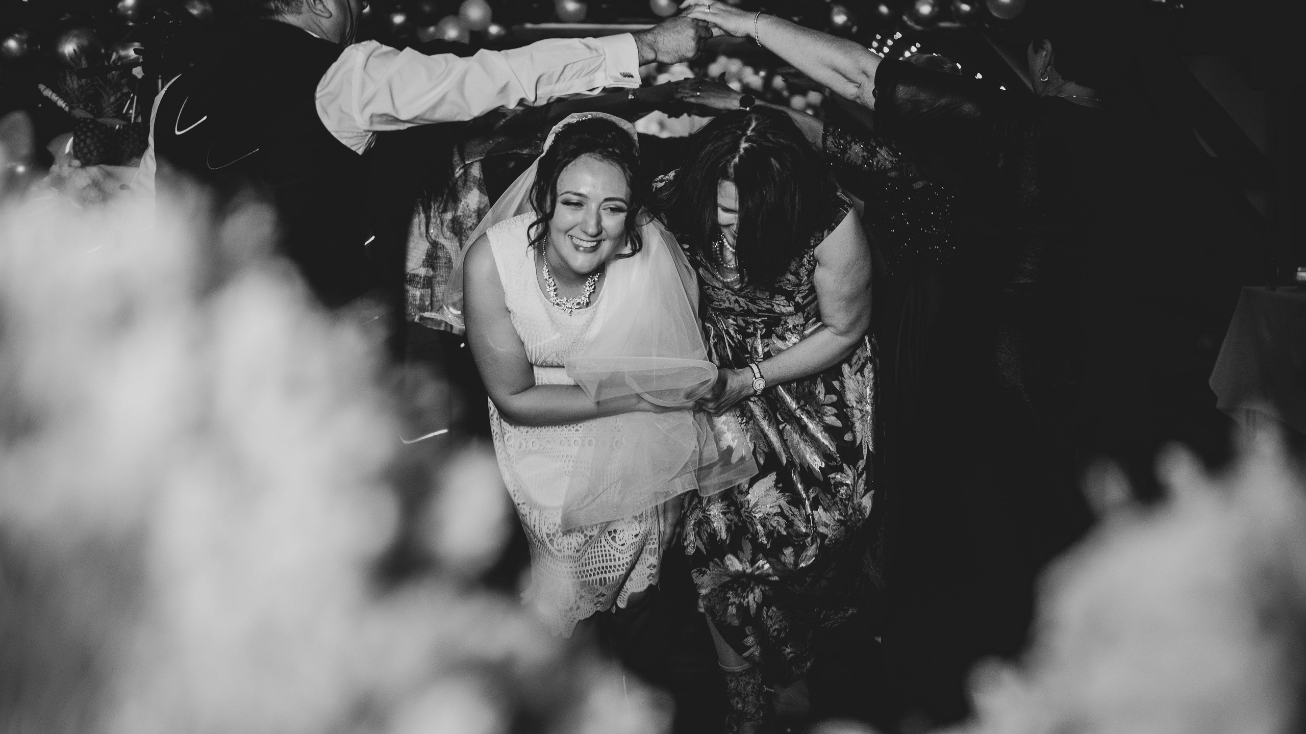 Hochzeit in Bern – Ella & Adrian. Authentische, emotionale, zeitlose Hochzeitsfotografie aus Albstadt