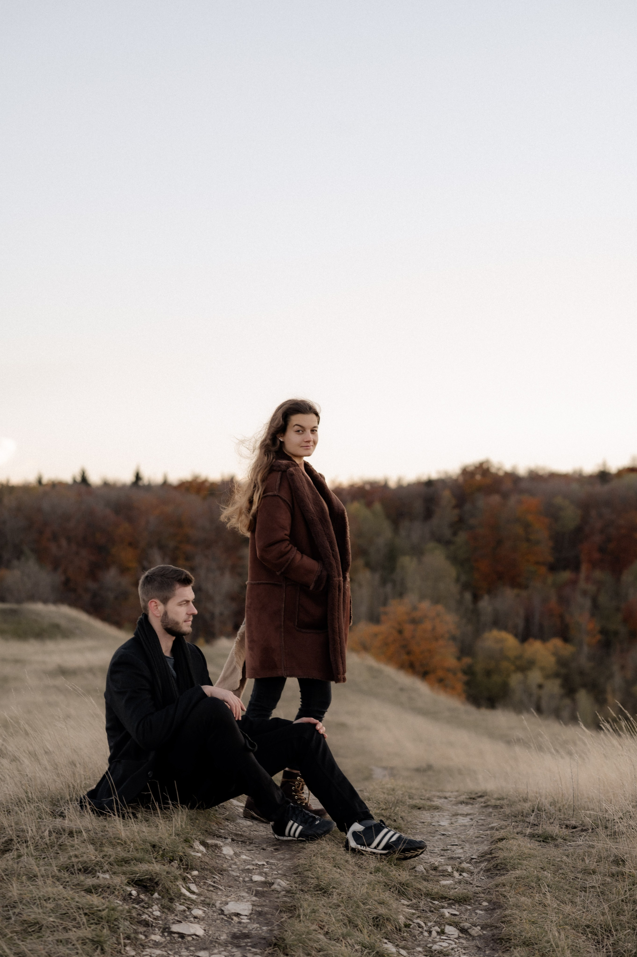 Wenn der Wind flüstert | Paarshooting am Gelben Berg. Фотограф в Нюрнберге Ирина Менерт из Ансбаха