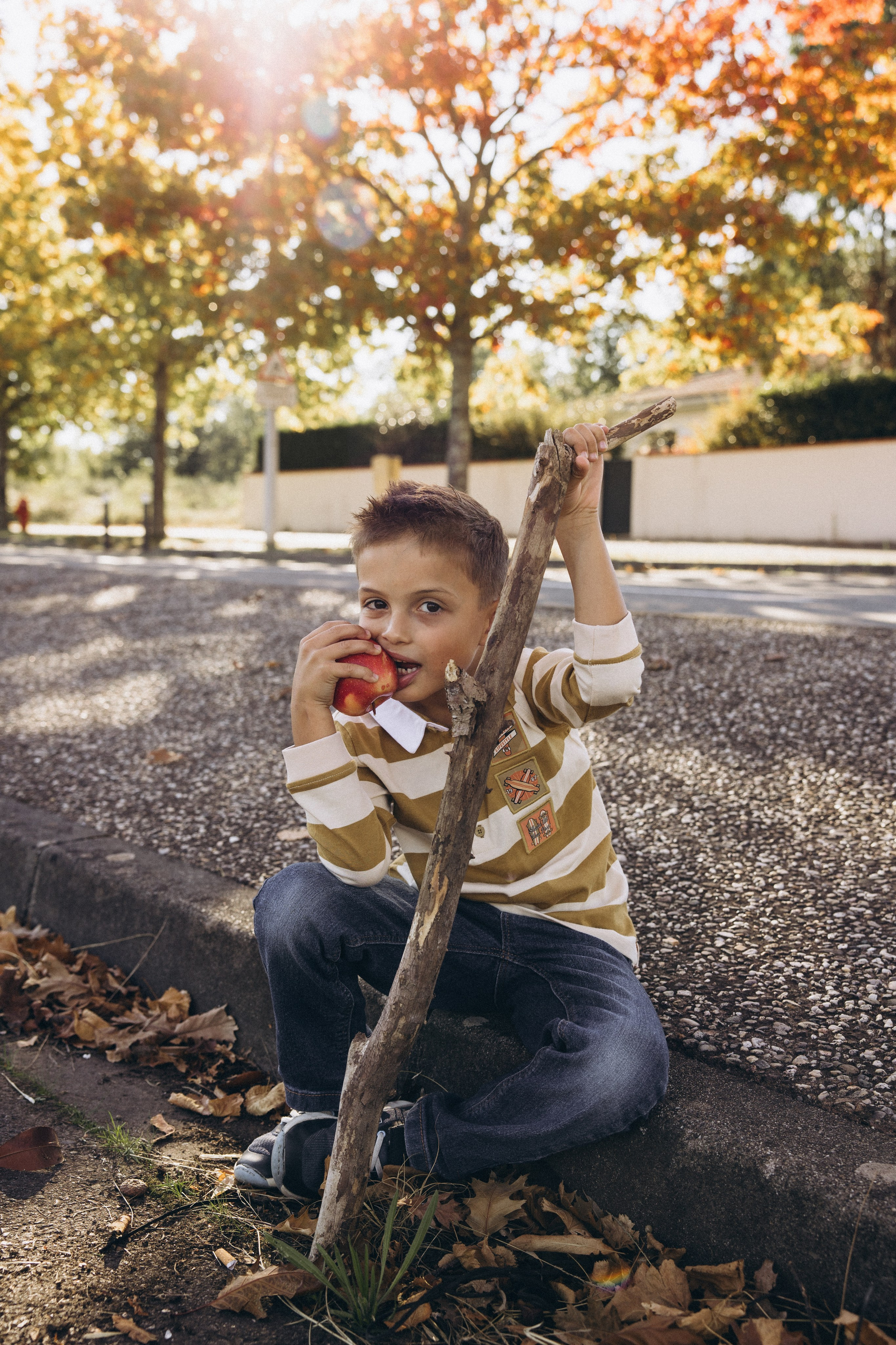 Autumn mother-son family photoshoot in Toulouse. Eugenie Smirnova — wedding, corporate and lifestyle photographer in Toulouse and Southwest France