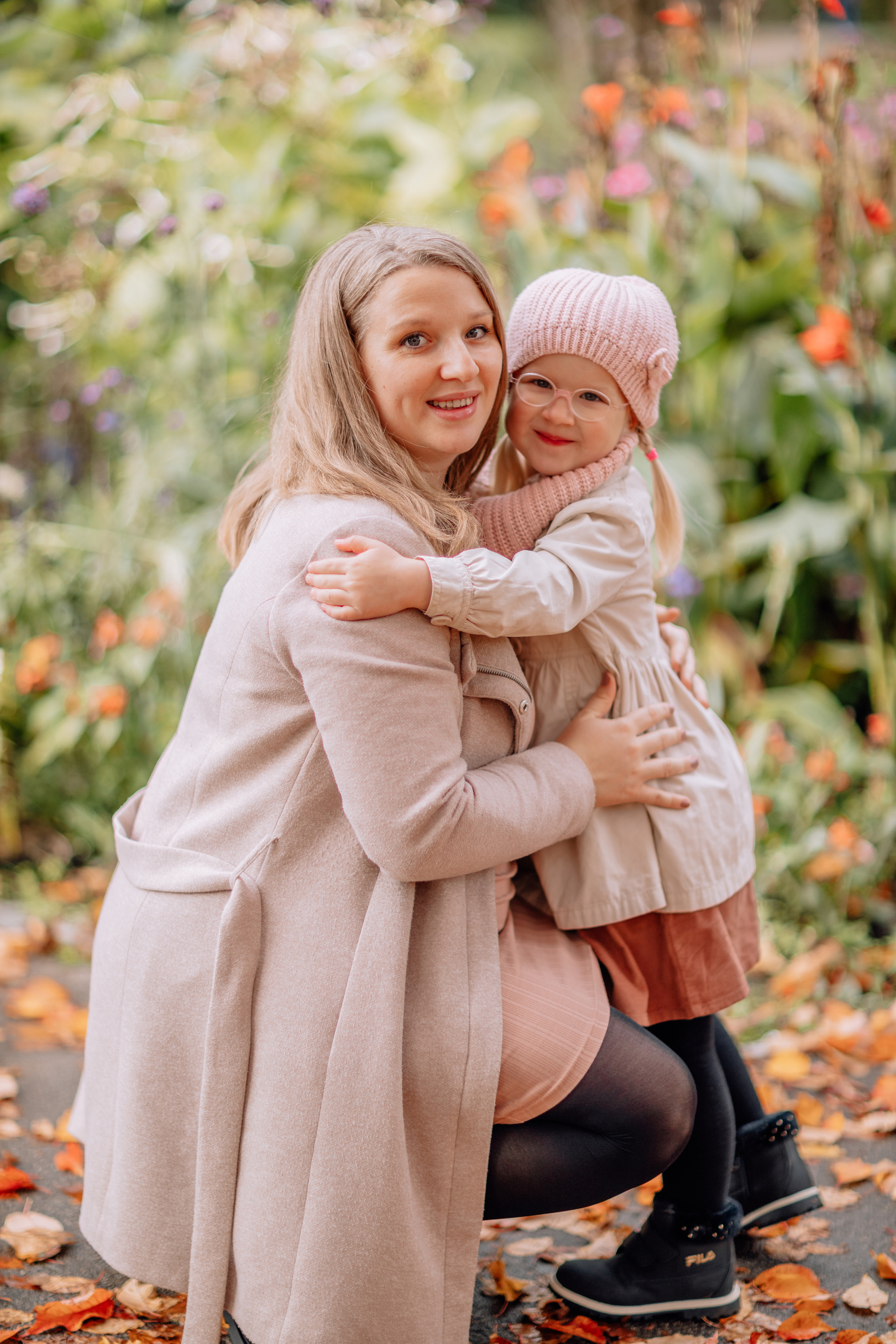 Ostpark Babybauch. Hochzeitsfotograf München Taufe Familienfotograf Tanja Mauke