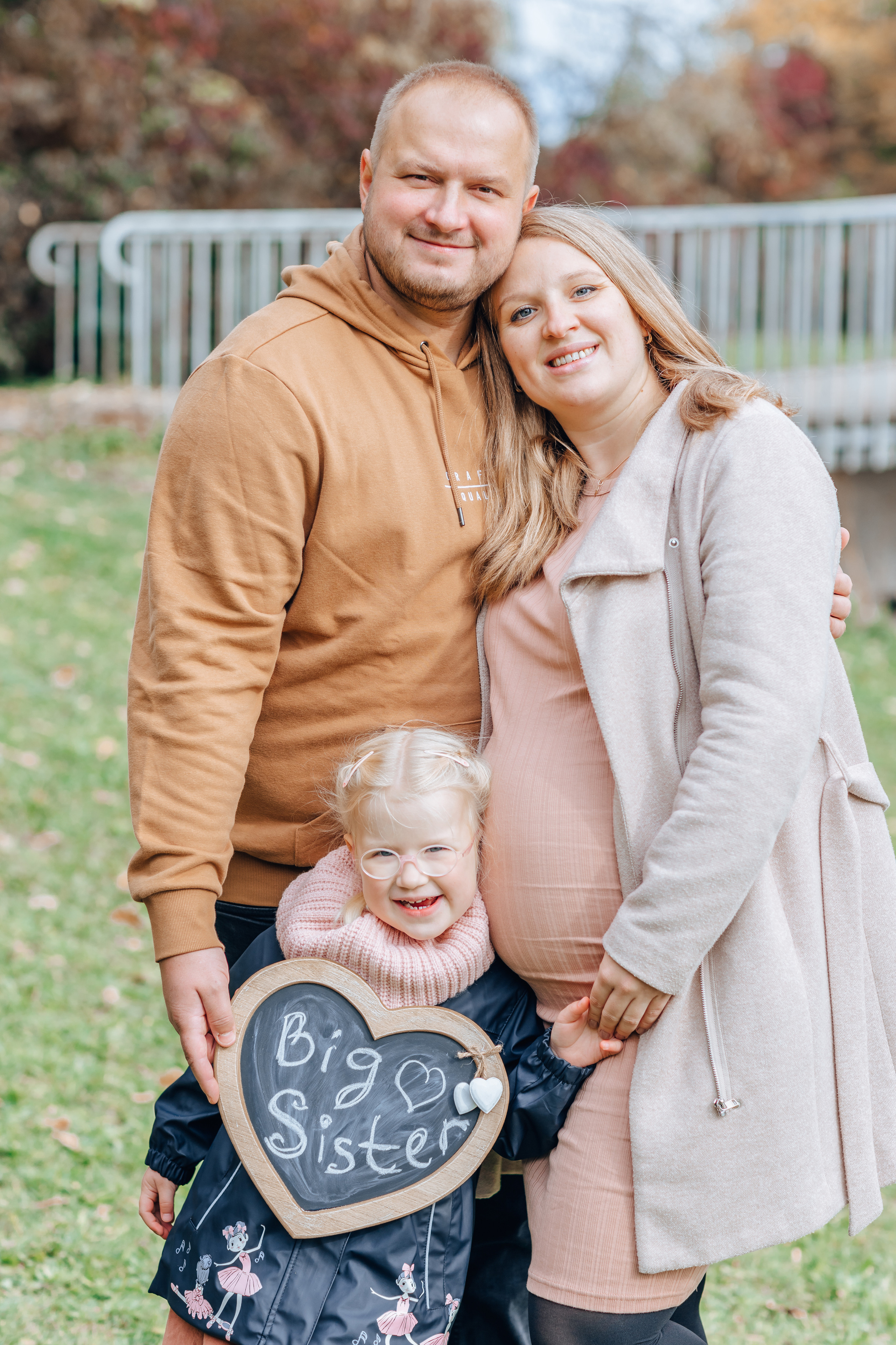 Ostpark Babybauch. Hochzeitsfotograf München Taufe Familienfotograf Tanja Mauke