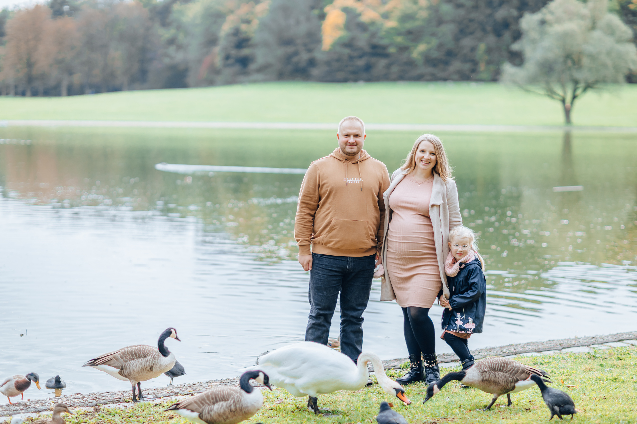 Ostpark Babybauch. Hochzeitsfotograf München Taufe Familienfotograf Tanja Mauke