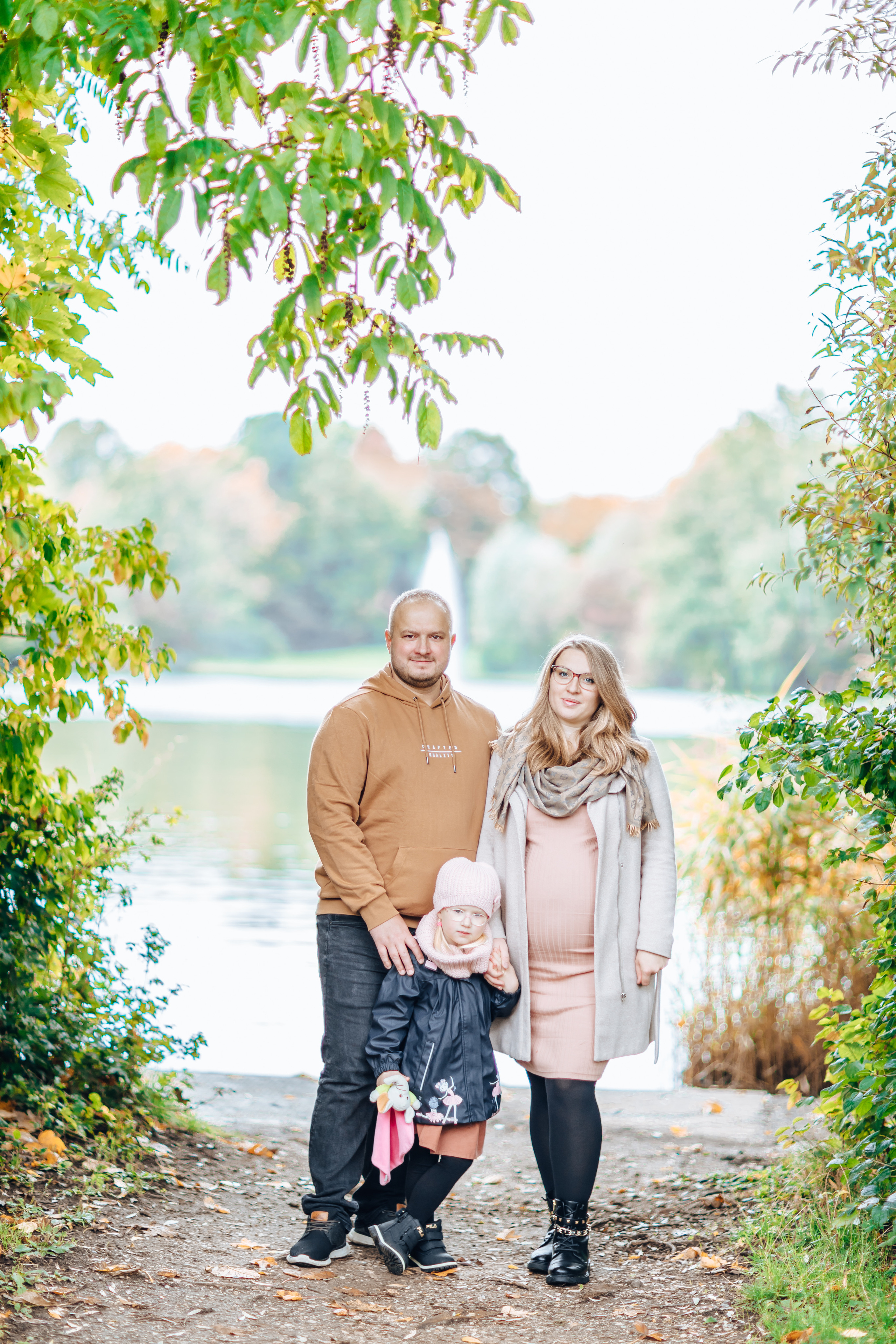 Ostpark Babybauch. Hochzeitsfotograf München Taufe Familienfotograf Tanja Mauke