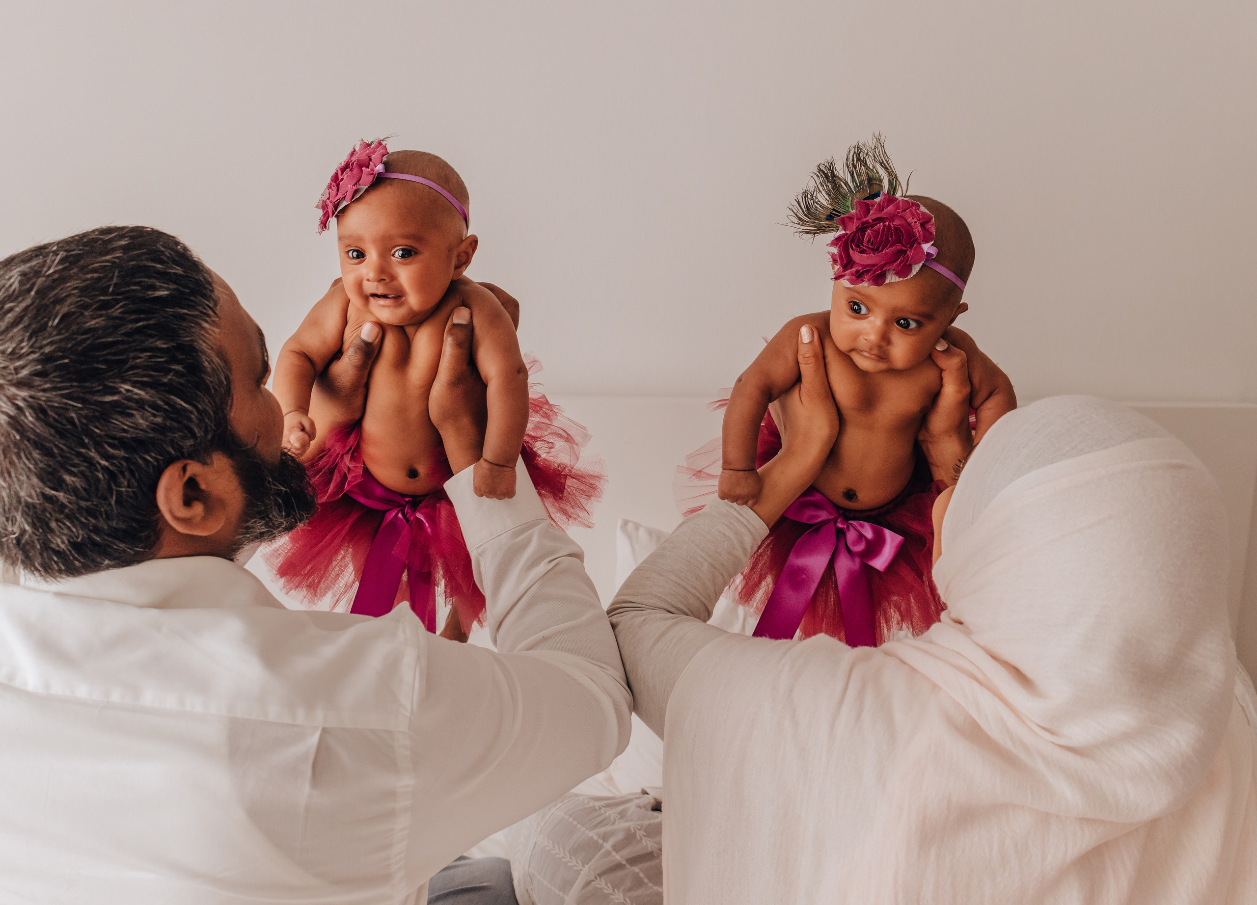 Zwillingsschwestern. Hochzeitsfotograf München Taufe Familienfotograf Tanja Mauke