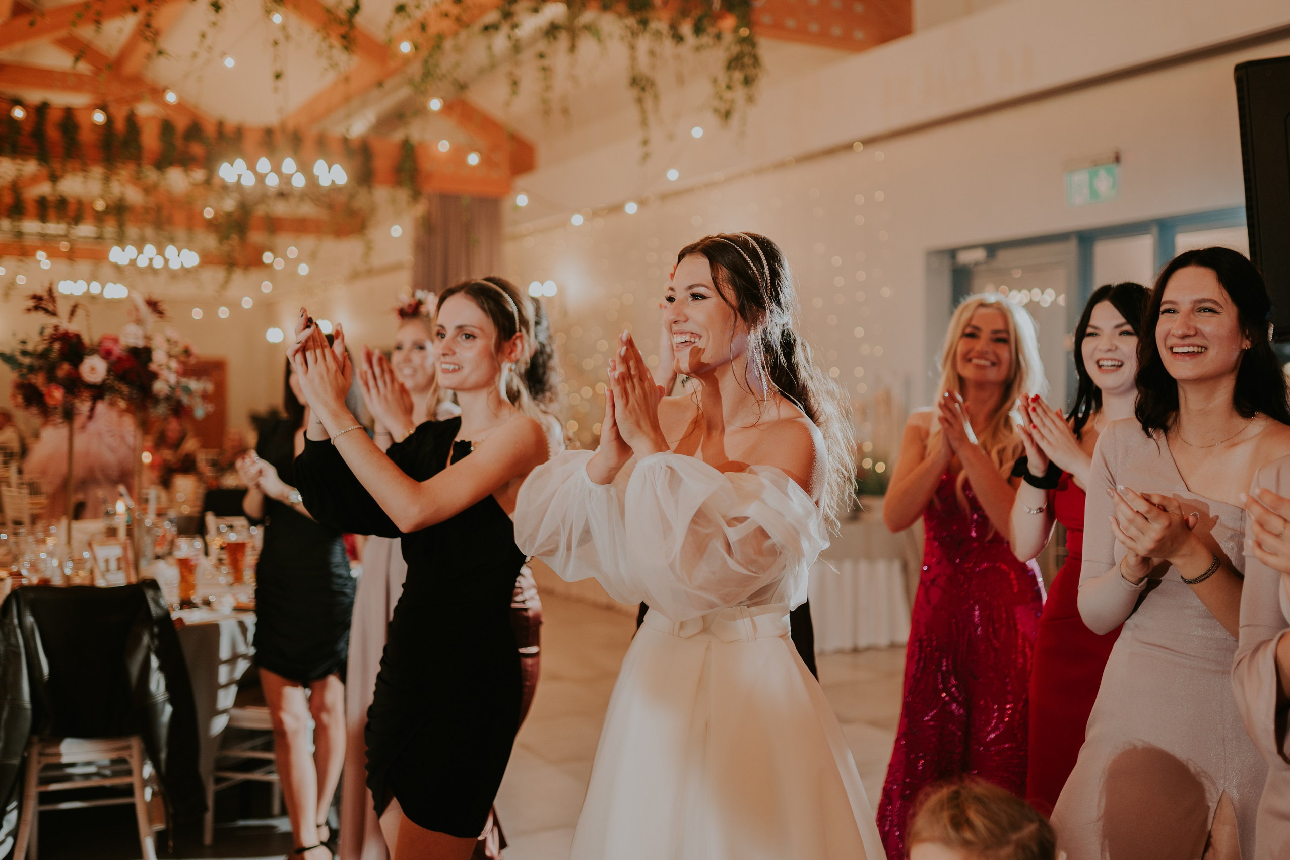 Sala Koralowa w Jaworzu: Opowieść o ślubie Nikoli i Kacpra. Karkowskafoto - fotografia miłości