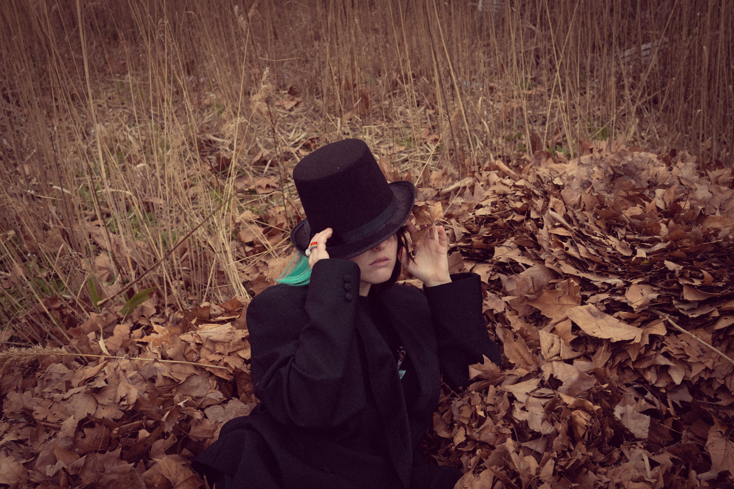 Portrait de femme charismatique. Histoires d’amour, séances photos de famille et de mariage en France