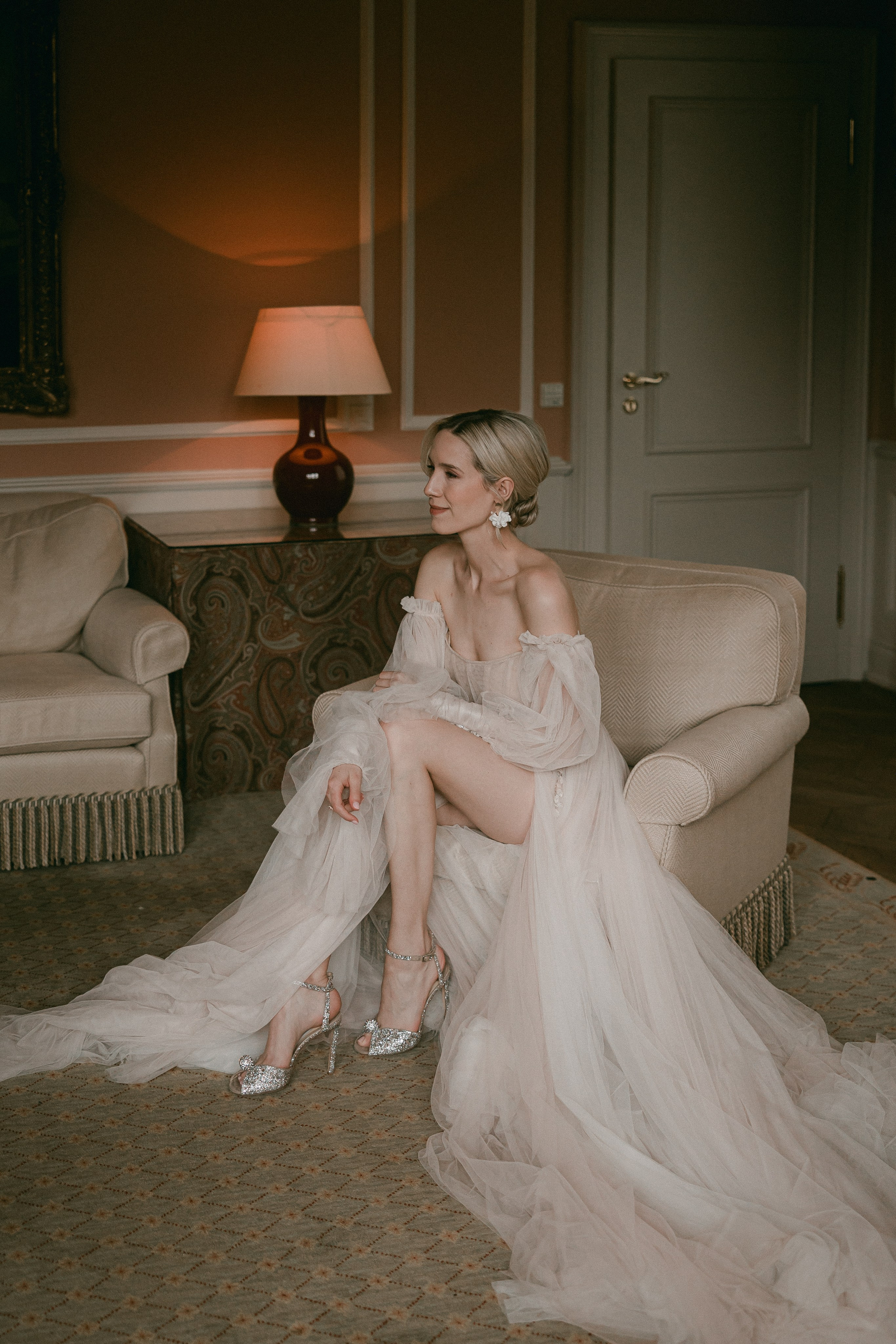 Sarah/ getting ready. Wedding and Family Photographer Switzerland and Italy. Valeria Diaz