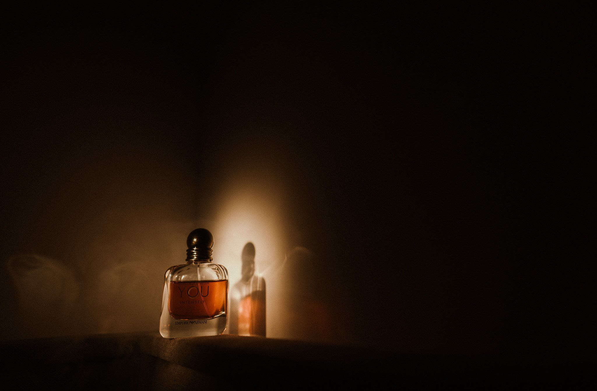 Fotograf profesionist de nuntă. Cu o abordare creativă și tehnici unice, spunem povestea voastră prin imagini pline de iubire și naturalețe. Descoperă arta fotografiei de nuntă . Fotograf Iasi, fotograf de nunta Suceava. Fotografii de nuntă. Pachet fotografii de nuntă. Fotograf Iasi, fotograf Suceava, fotograf Botosani, fotograf Romania. Servicii foto nuntă. Servicii foto-video.