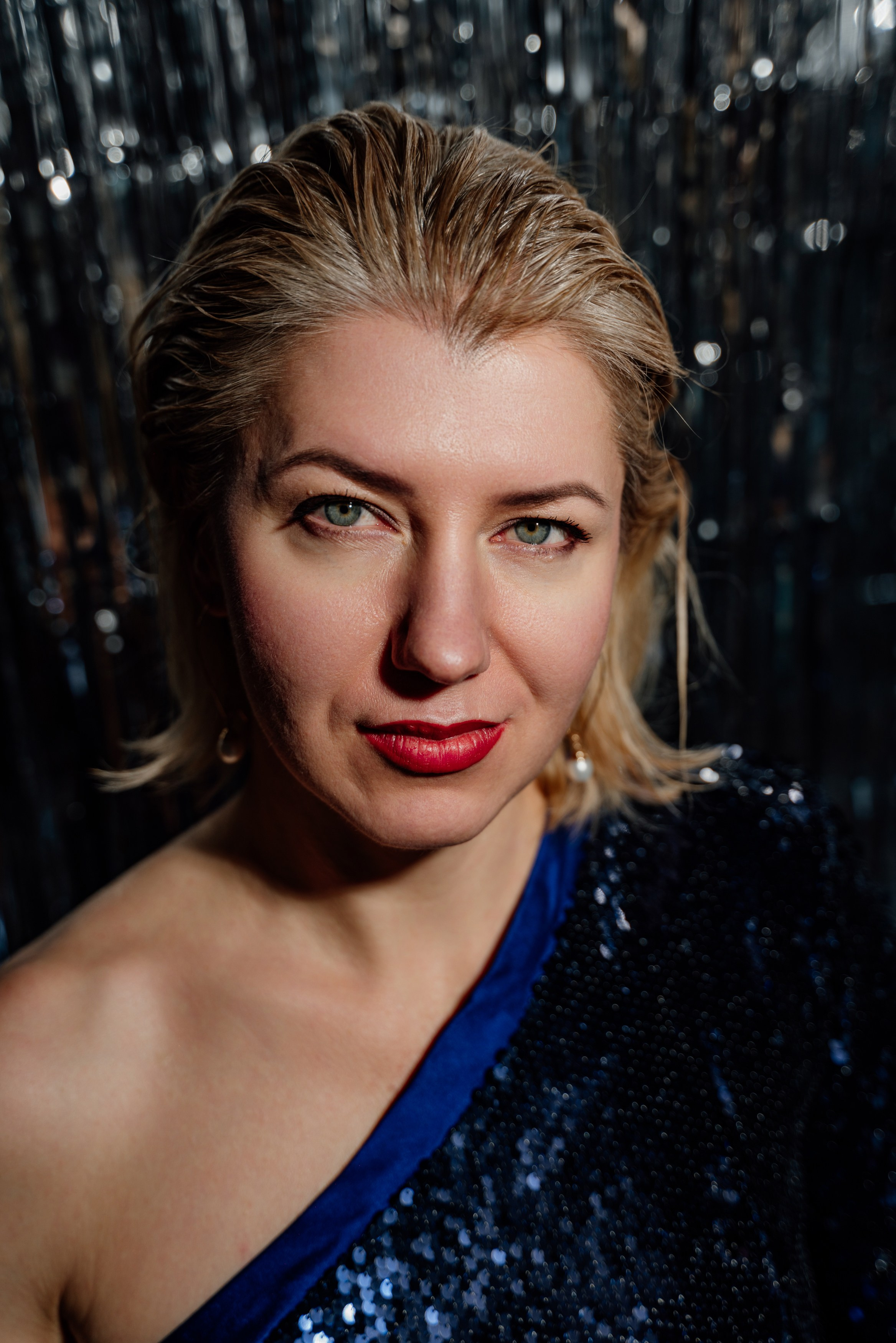 Christmas photo shoot in London, Christmas photo shoot without a Christmas tree, Christmas photo shoot without a Christmas tree, photo shoot with glittery tinsel