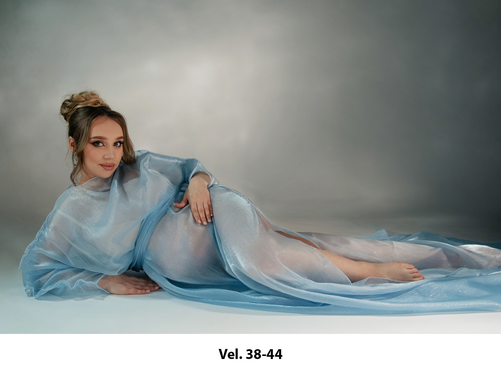 Půjčení těhotenských šatů na focení v Praze a České republice. Profesionální fotografka v Praze Anastasia Haritonova