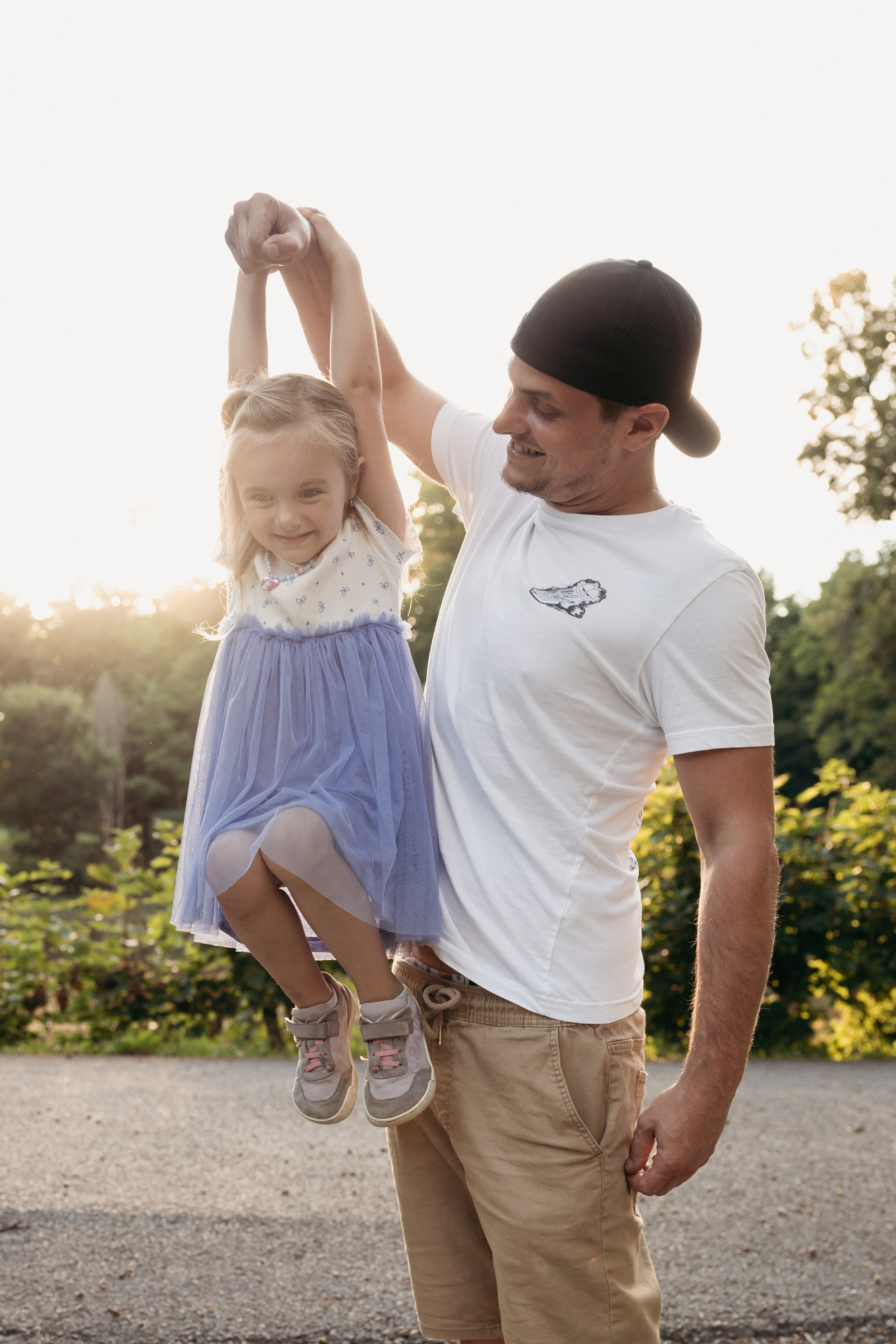 Family in the Park. Lifestyle and Family Photographer in Pisek Oxana Telupilova